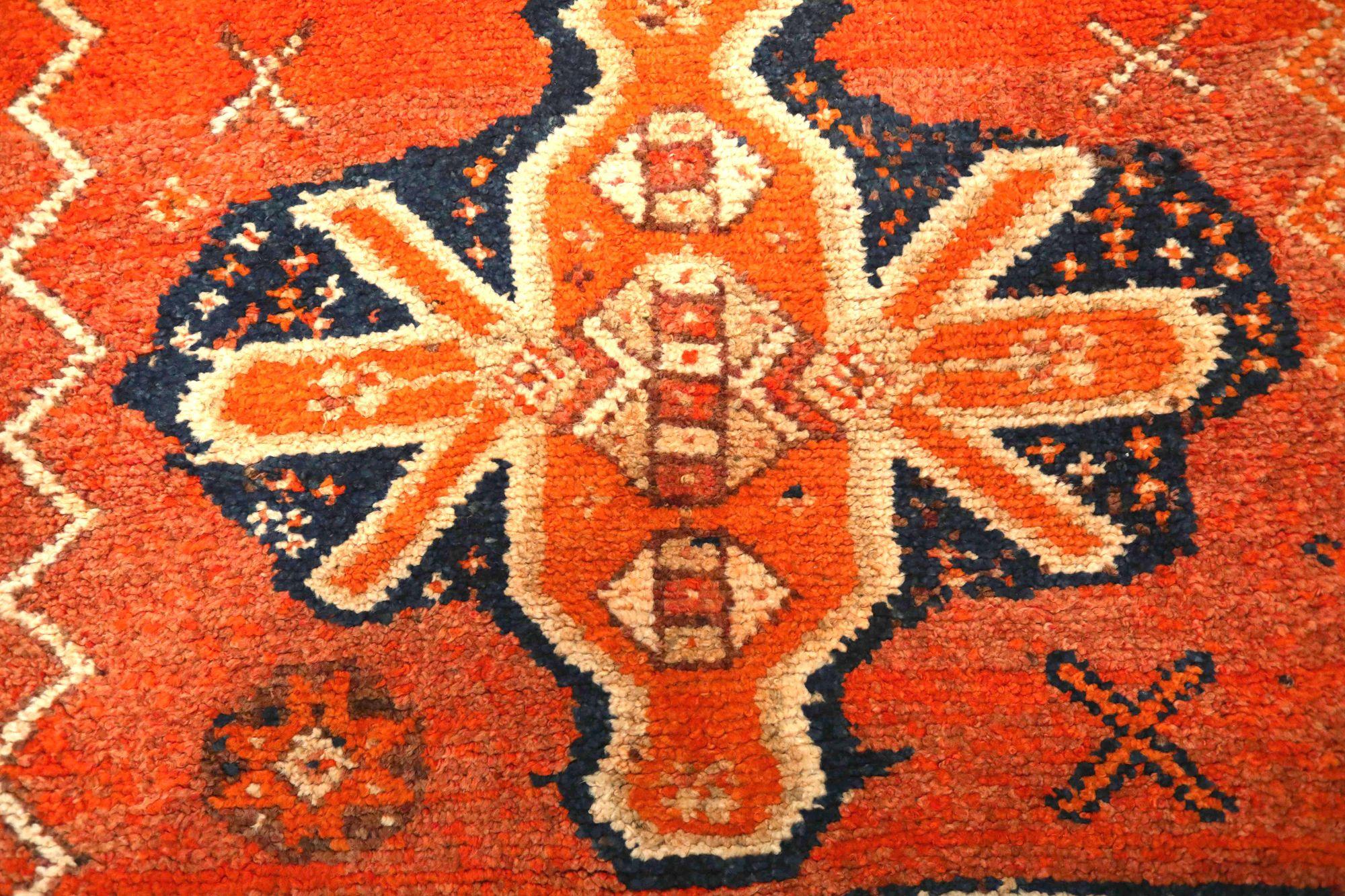 Afghanistan Anatoly-Läufer - Wolle Schwarz Elfenbein Orange - 93520 (Stammeskunst) im Angebot
