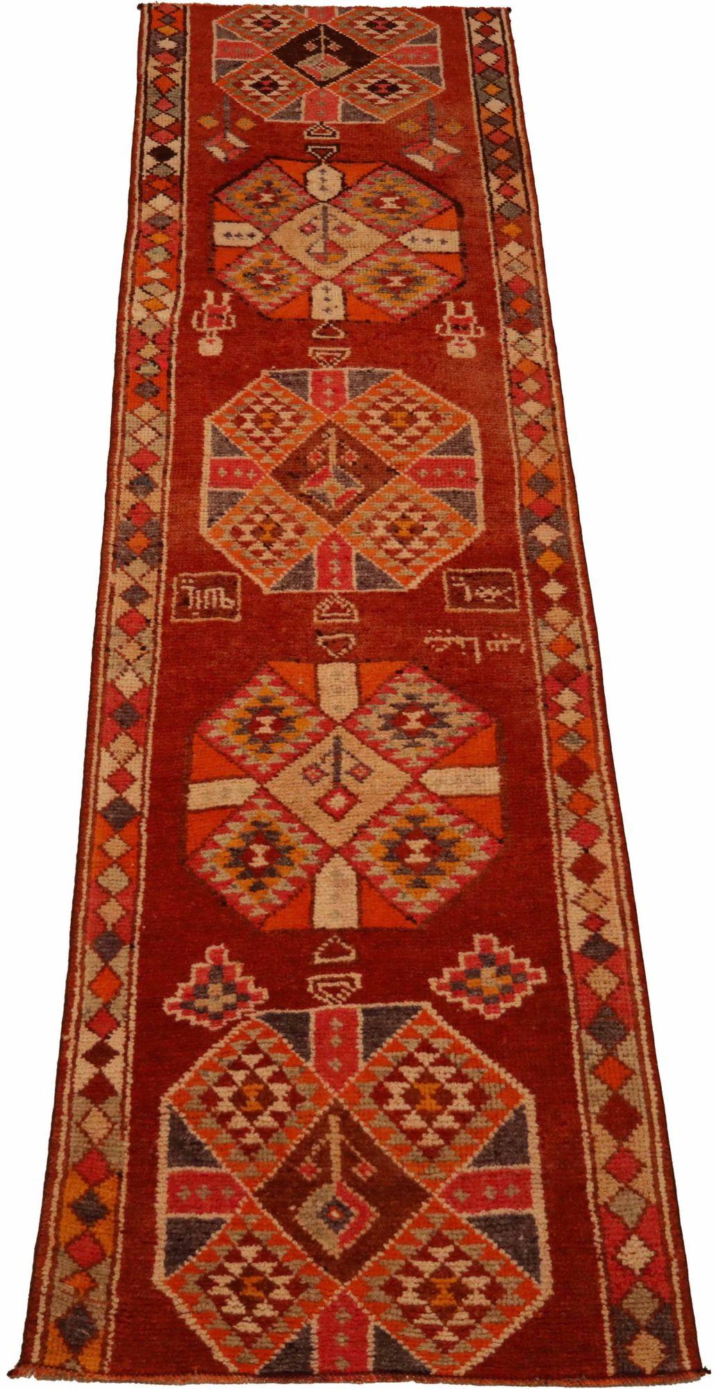 Entdecken Sie die Eleganz von Afghanistan Anatoly mit dem Läufer Rug. Dieses exklusive Design aus Wolle und OrangeRed ist perfekt, um Ihren Raum zu verschönern.