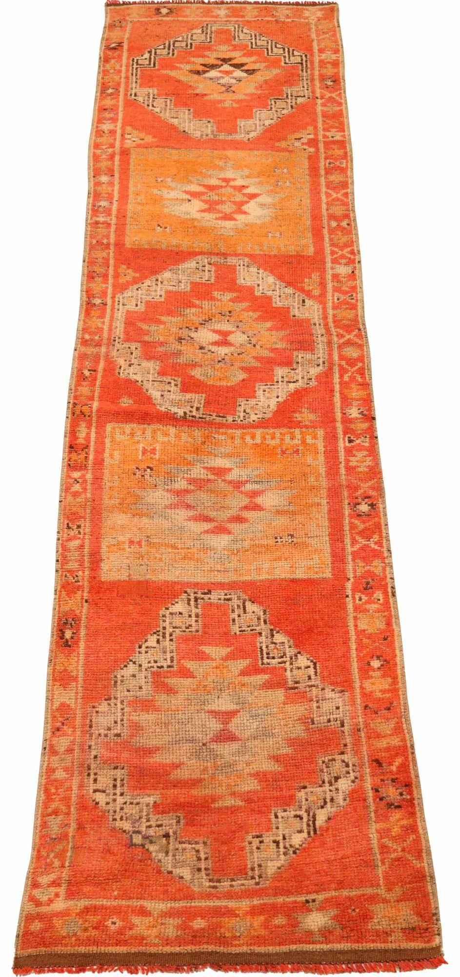 Découvrez l'élégance de l'Afghanistan Anatoly featuring Runner Rug in Circa 1970. Conçu avec Wool et OrangeRedYellow, ce design exclusif est parfait pour mettre en valeur votre espace.