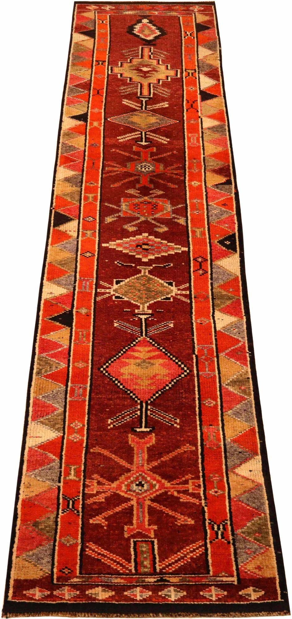 Entdecken Sie die Eleganz von Afghanistan Anatoly mit dem Läufer Circa 1970. Dieses exklusive Design aus Wolle und RotGelb ist perfekt, um Ihren Raum zu verschönern.