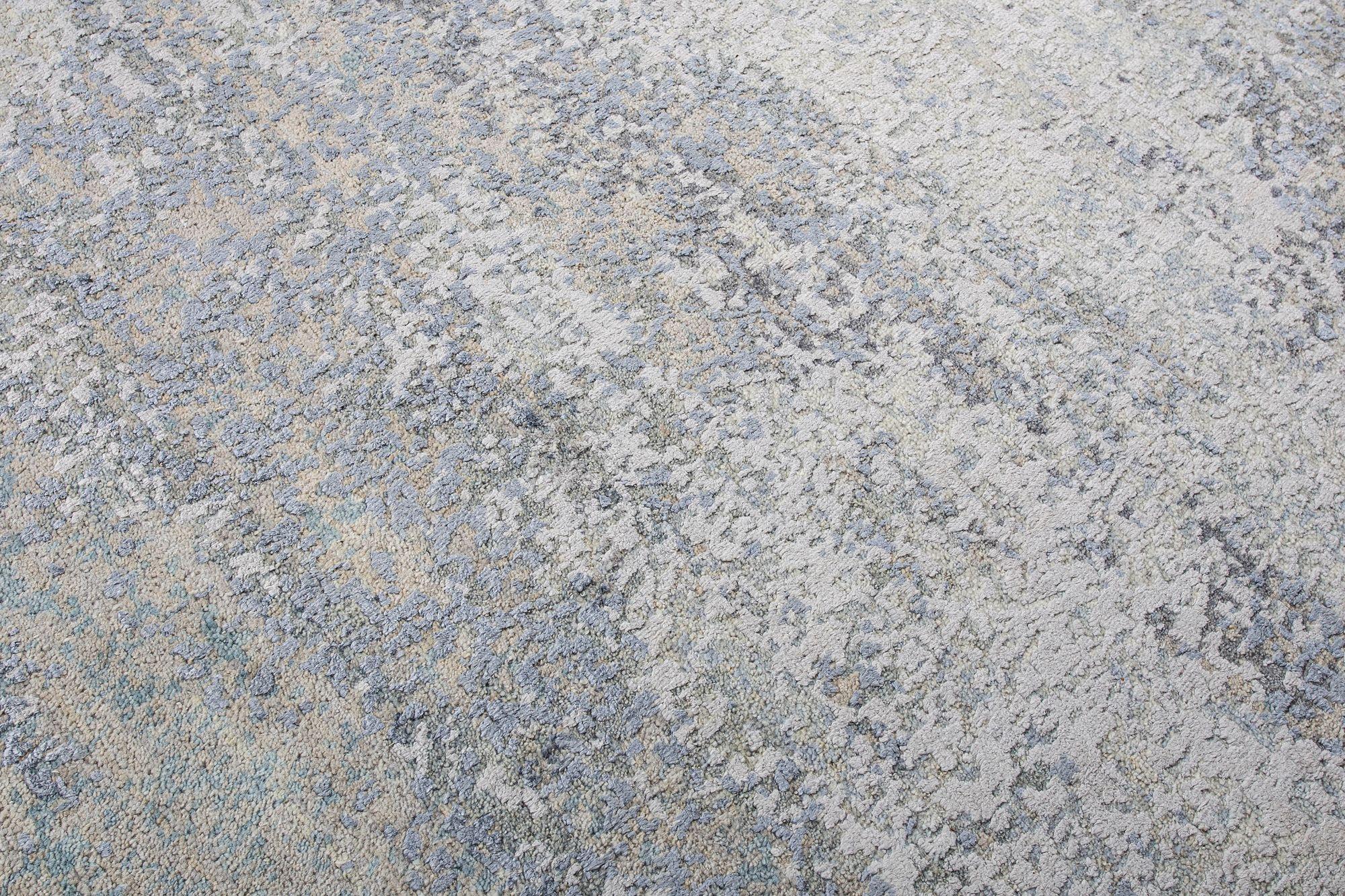 Scopri l'eleganza dell'articolo Afghanistan con i Tappeti per l'area CIRCA del 1990. Progettato con lana e seta e con sfumature avorio di grigio/argento, questo design esclusivo è perfetto per valorizzare il tuo spazio.