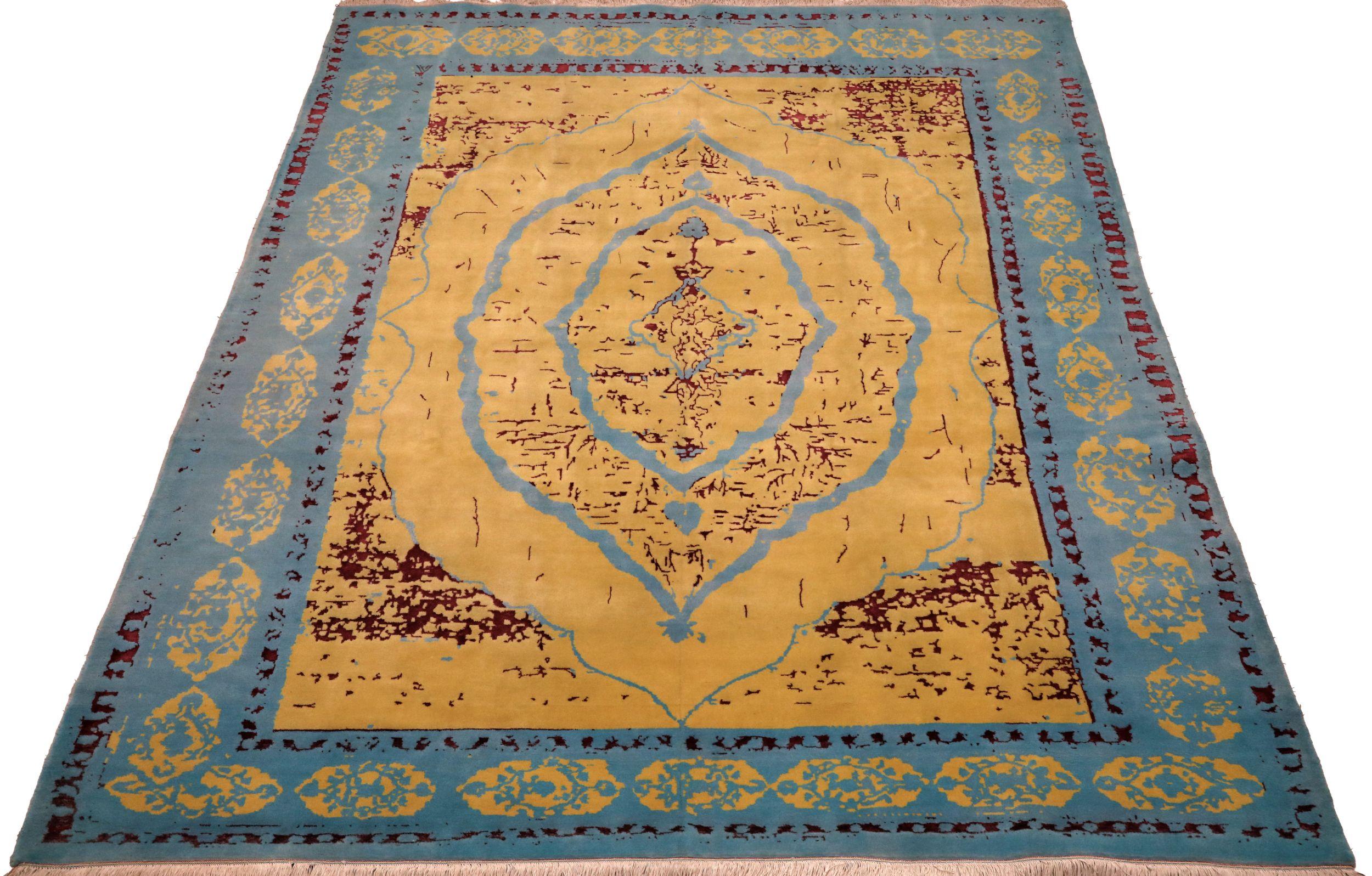 Découvrez l'élégance de l'article Afghanistan qui présente des tapis de zone de Circa 1990. Conçu avec de la laine et du Design/One, ce design exclusif est parfait pour mettre en valeur votre espace.