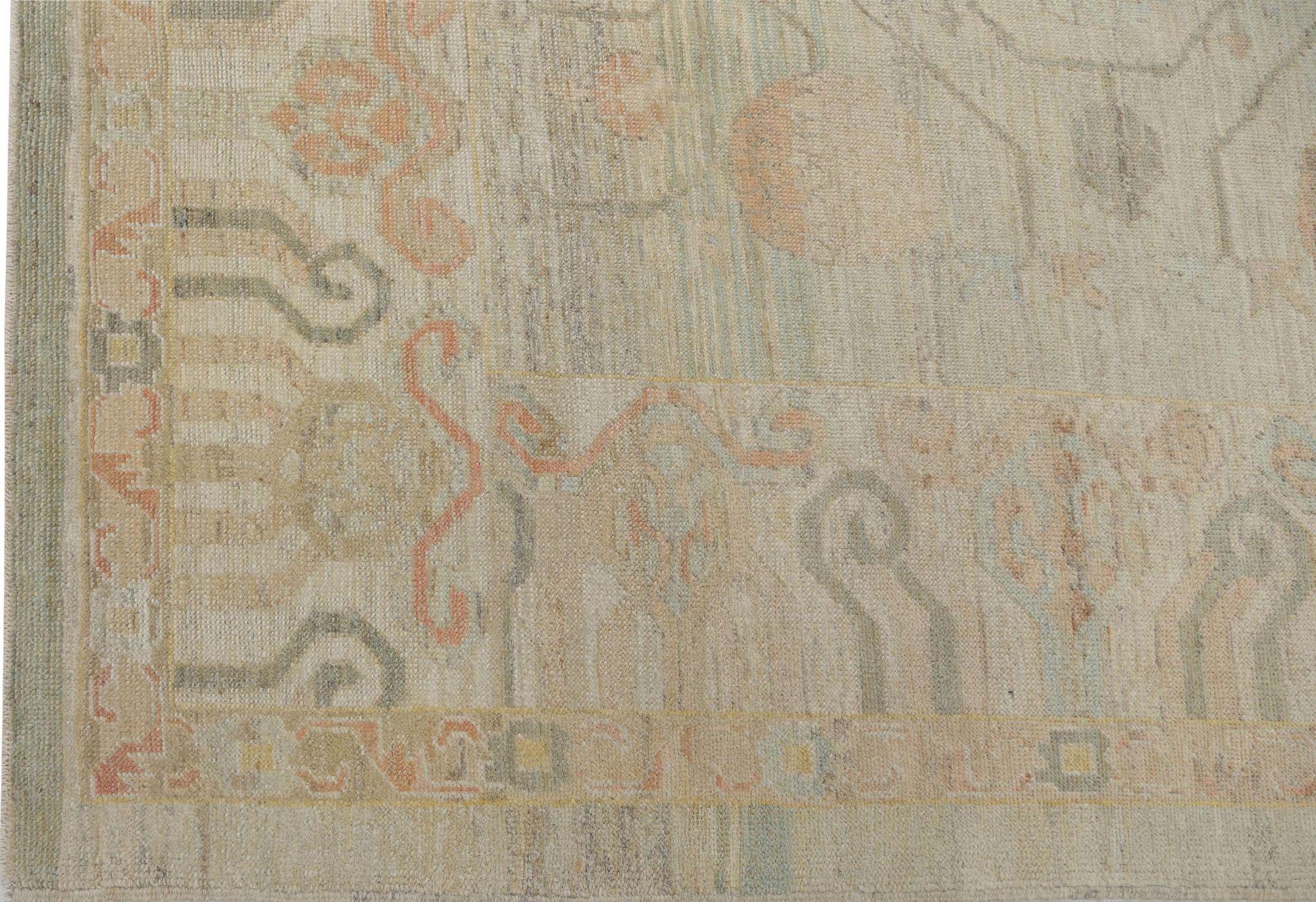 Découvrez l'élégance de l'Afghanistan BAKHSHAIESH avec les tapis de zone de Circa 1990. Conçu avec de la laine et de l'ivoire, ce design exclusif est parfait pour mettre en valeur votre espace.