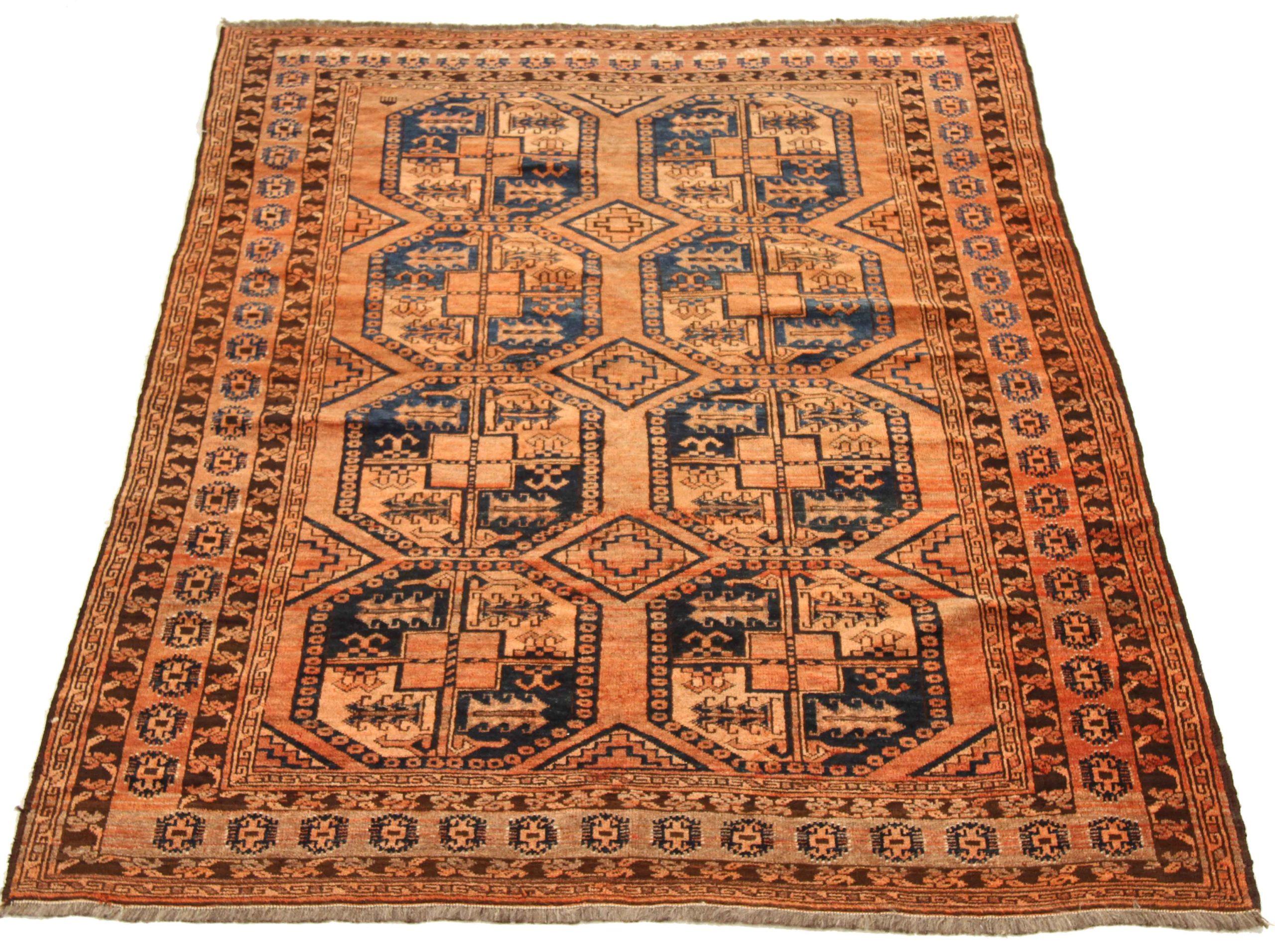 Scopri l'eleganza dell'Afghanistan Bashir con il tappeto piccolo CIRCA 1910. Progettato con lana e blu navy, questo design esclusivo è perfetto per valorizzare il tuo spazio.