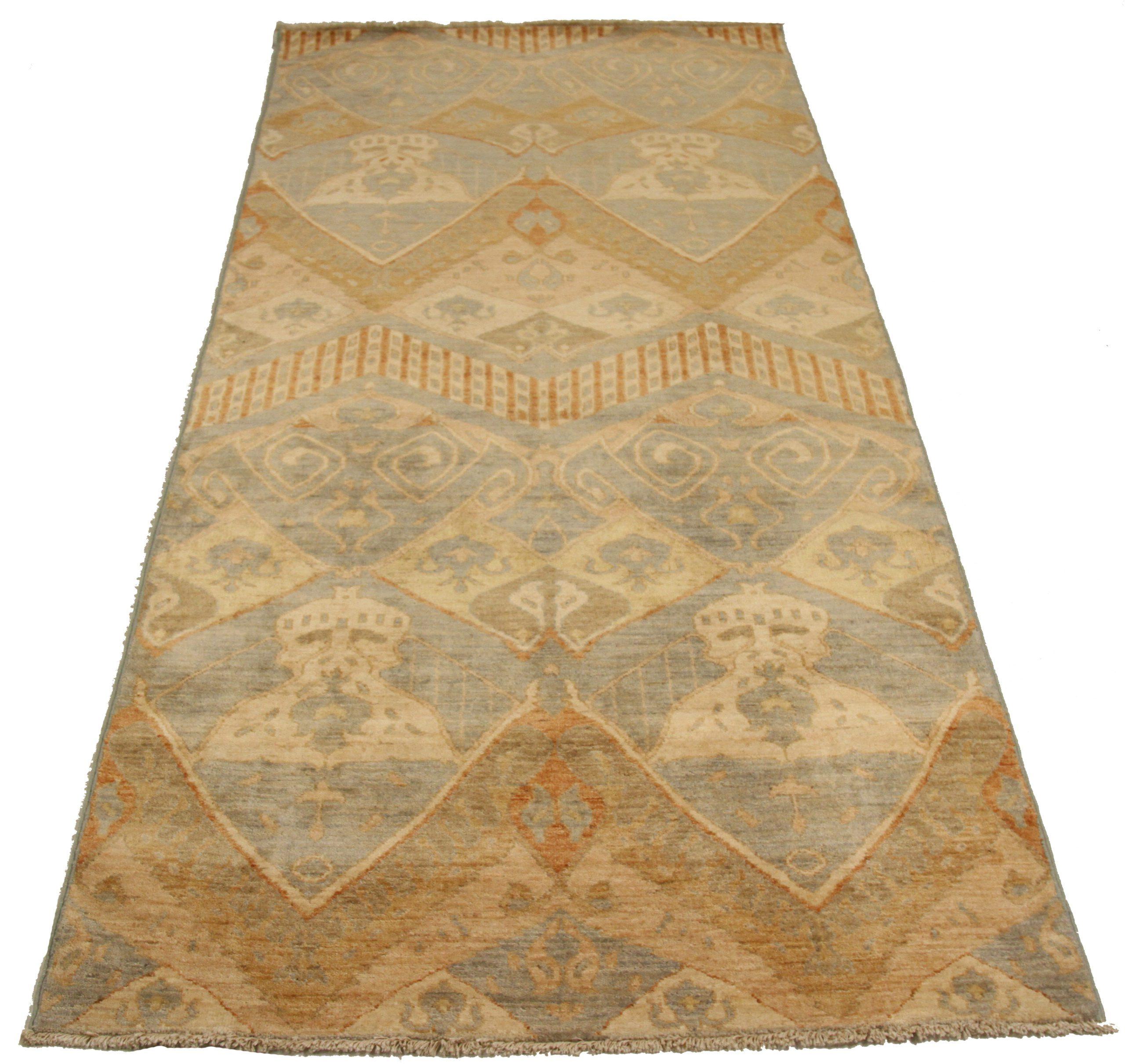 Entdecken Sie die Eleganz von Afghanistan Ikat mit Teppichen von Circa 1990. Dieses exklusive Design, das mit viel Liebe zum Detail entworfen wurde, ist perfekt, um Ihren Raum zu verschönern.