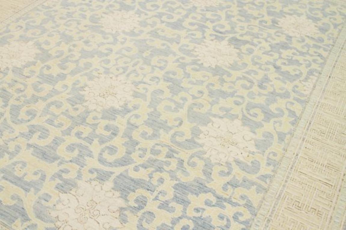 Tapis Khotan d'Afghanistan, motif bleu ivoire en laine - 92079 Excellent état - En vente à Dallas, TX