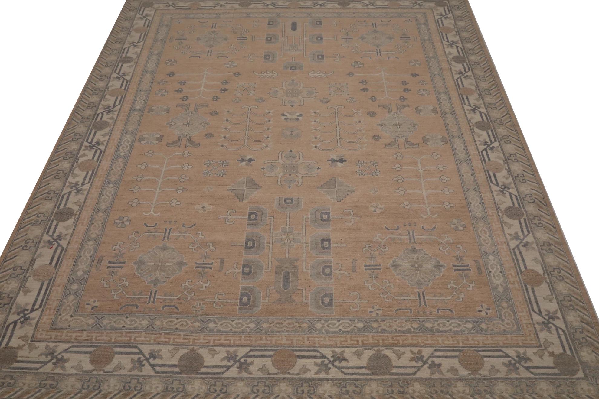 Entdecken Sie die Eleganz des afghanischen Khotan mit Teppichen aus der Zeit um 1990. Dieses exklusive Design aus Wolle und GrayTaupe ist perfekt, um Ihren Raum zu verschönern.