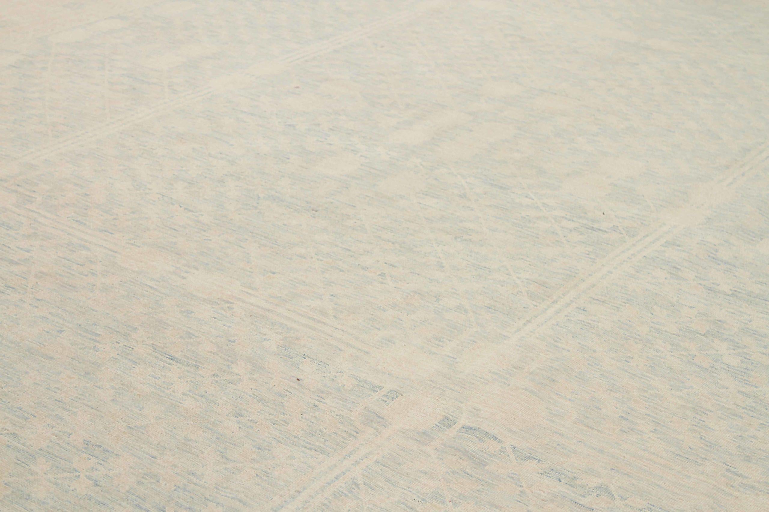 Afghanistan Khotan Over Size Teppich Circa 1990 - Wolle Elfenbein Hellblau - 92024 (Afghanisch) im Angebot