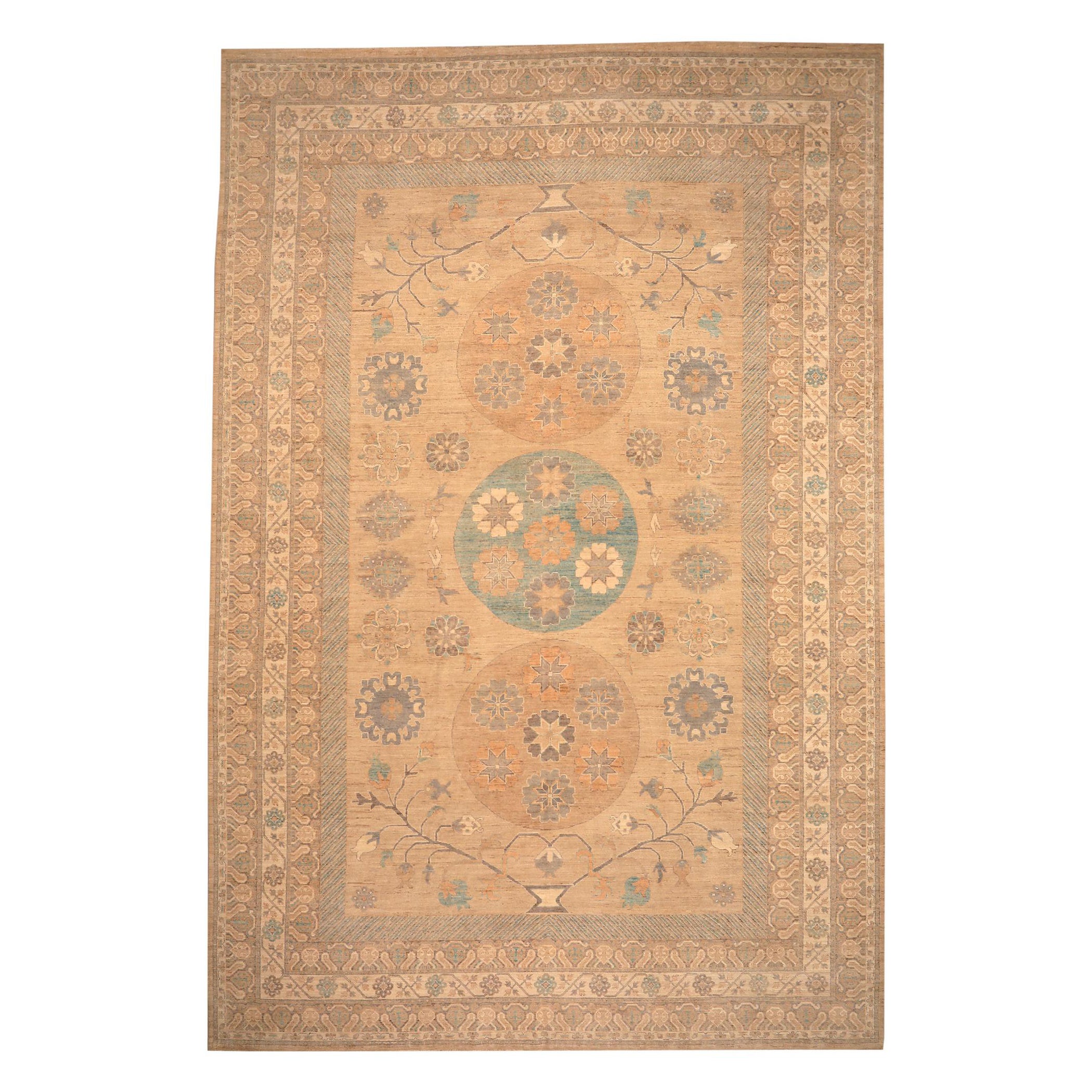 Afghanistan Khotan Over Size-Teppich - Wolle Elfenbein Taupe Design - 96638 im Angebot