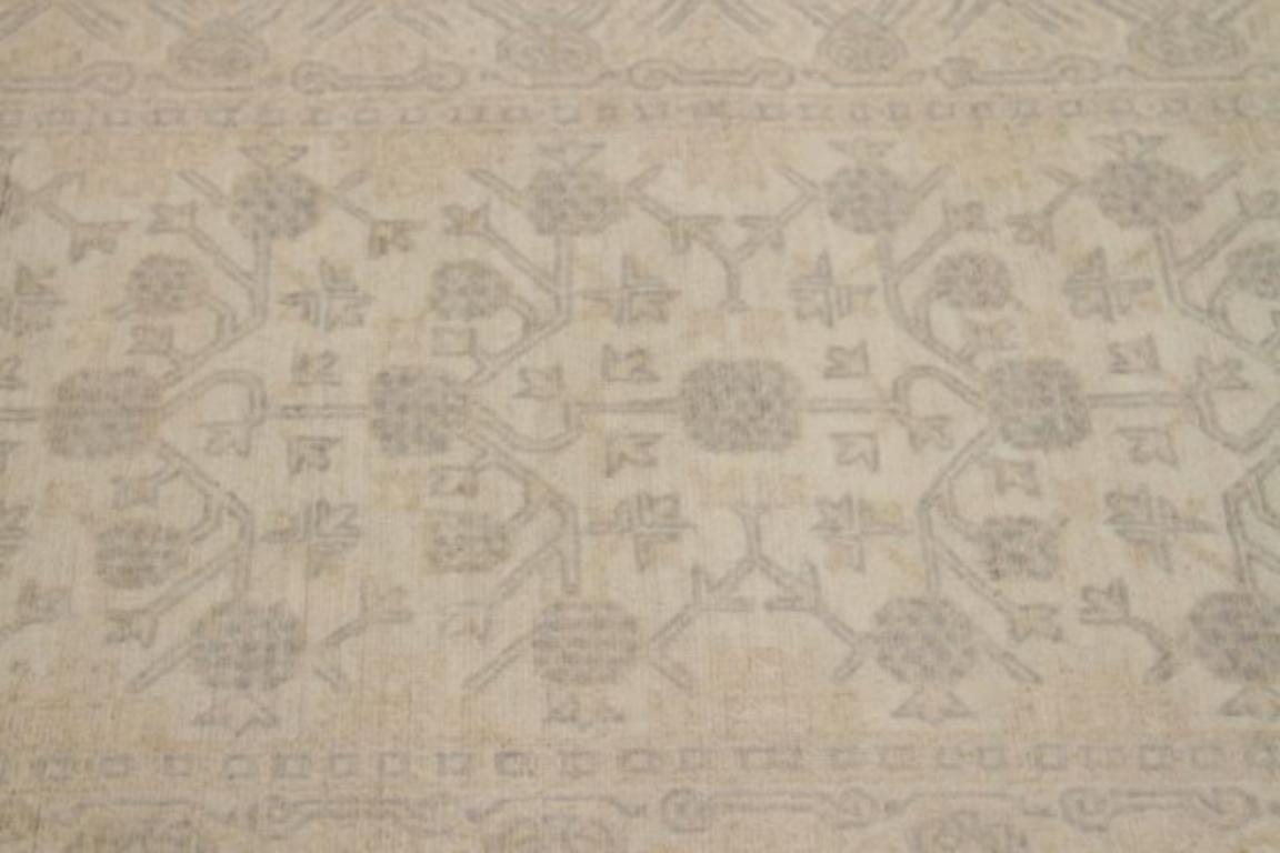 Afghanistan Khotan-Läufer Circa 1990 - Wolle Elfenbein Design - 91935 (Stammeskunst) im Angebot