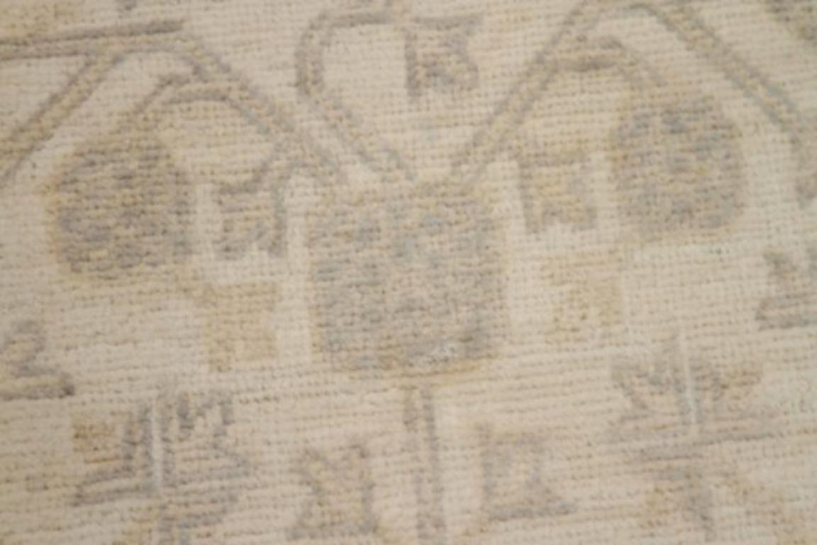 Afghanistan Khotan-Läufer Circa 1990 - Wolle Elfenbein Design - 91935 im Zustand „Hervorragend“ im Angebot in Dallas, TX