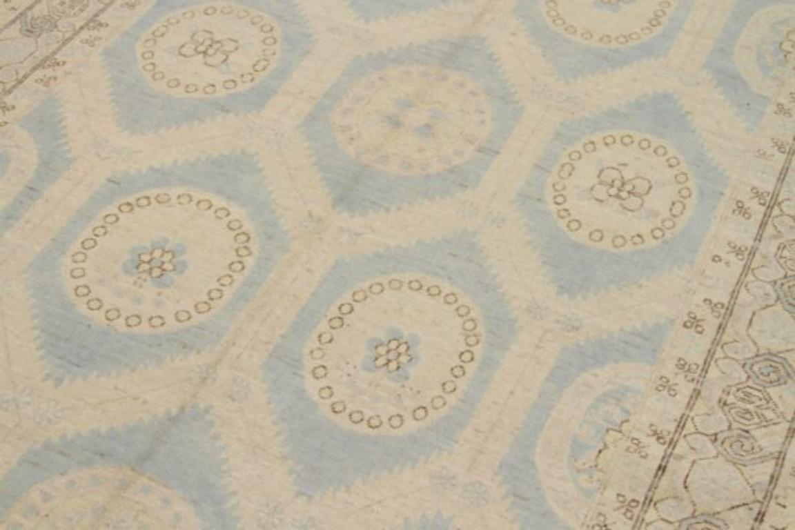 Petit tapis Khotan en laine bleu ivoire - 92048 Excellent état - En vente à Dallas, TX