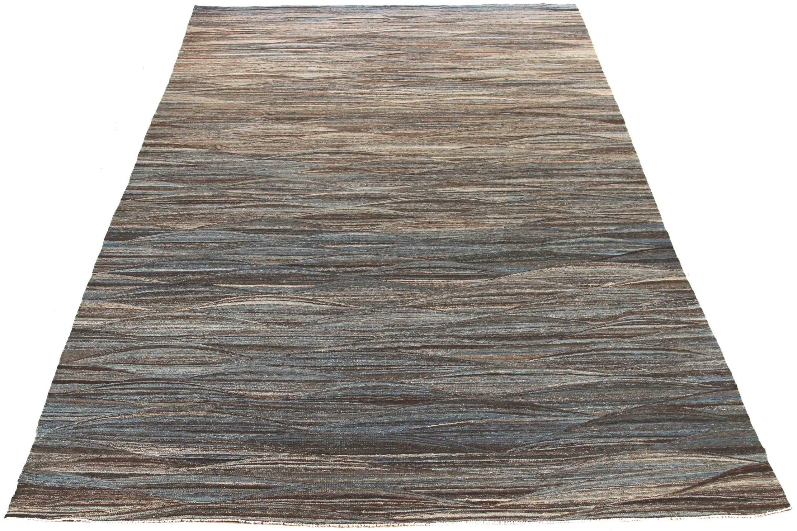 Scopri l'eleganza dei Rug & Kilim dell'Afghanistan con i tappeti CIRCA del 1990. Progettato con lana e blu-marrone-avorio, questo design esclusivo è perfetto per valorizzare il tuo spazio.