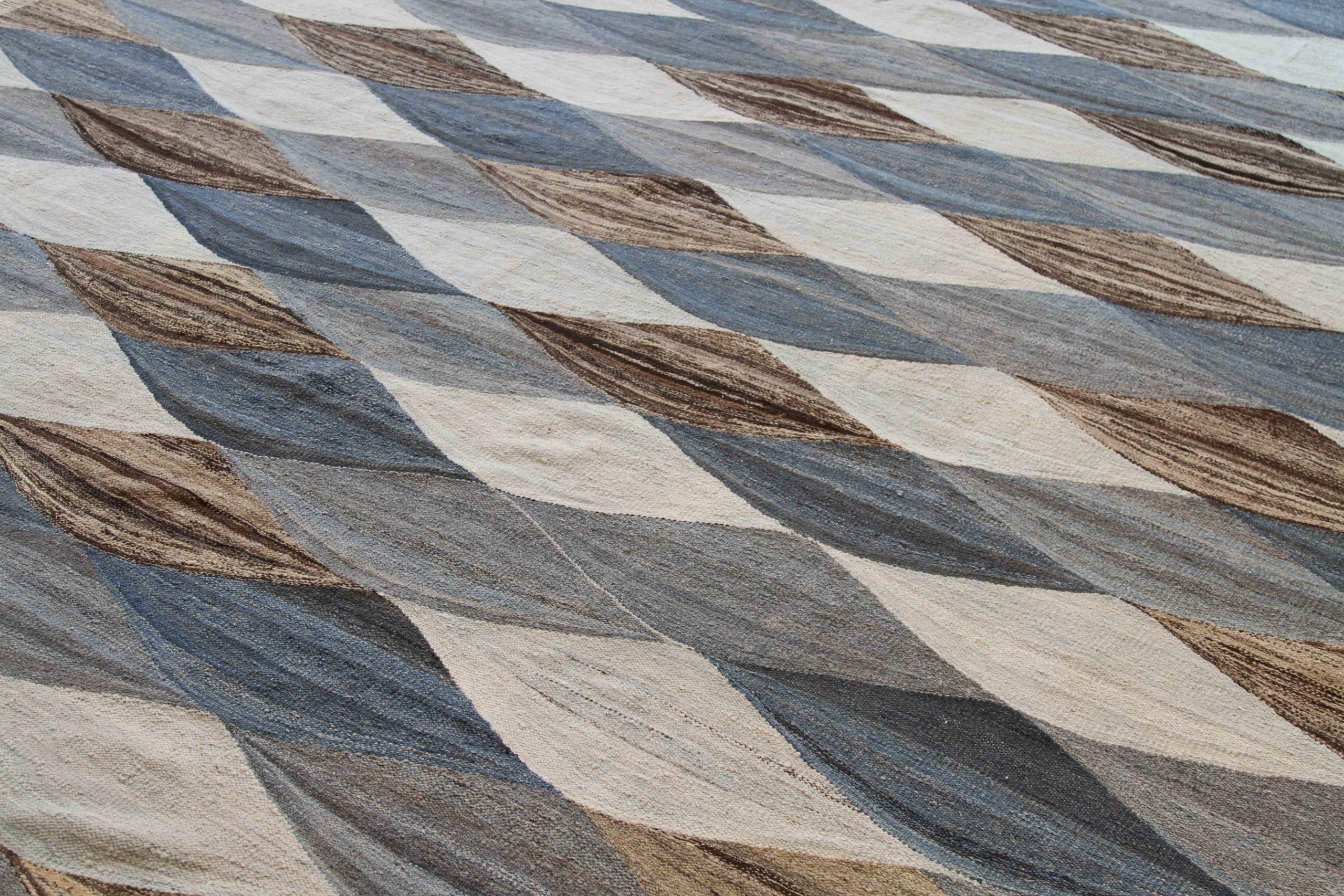 Afghanistan Kilim Area Rugs Circa 1990 - Wolle Blau Braun Elfenbein 70705 (Afghanisch) im Angebot
