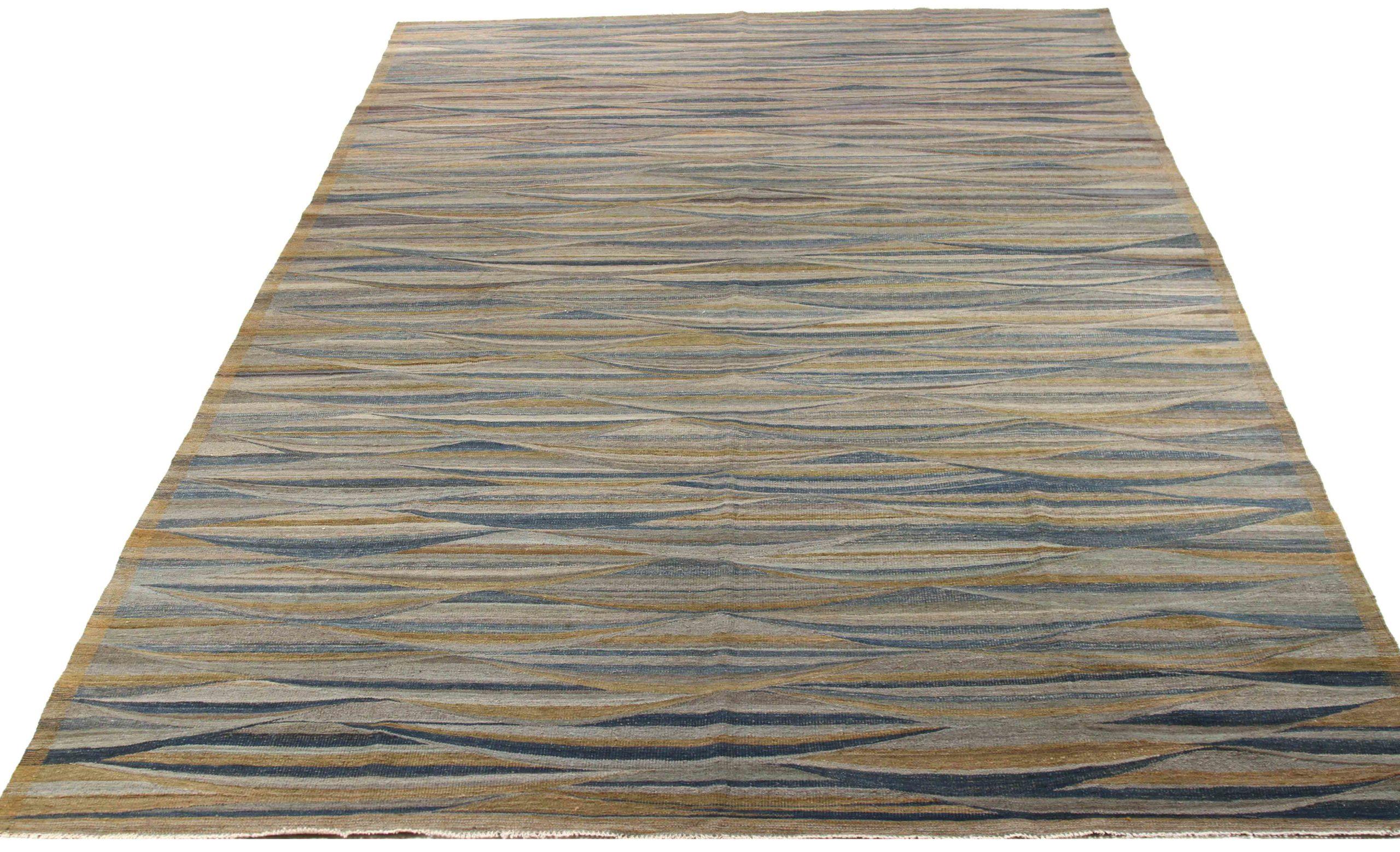 Entdecken Sie die Eleganz der afghanischen Kilims mit Teppichen aus der Zeit um 1990. Dieses exklusive Design aus Wolle und Blau-Elfenbein-Gelb ist perfekt, um Ihren Raum zu verschönern.