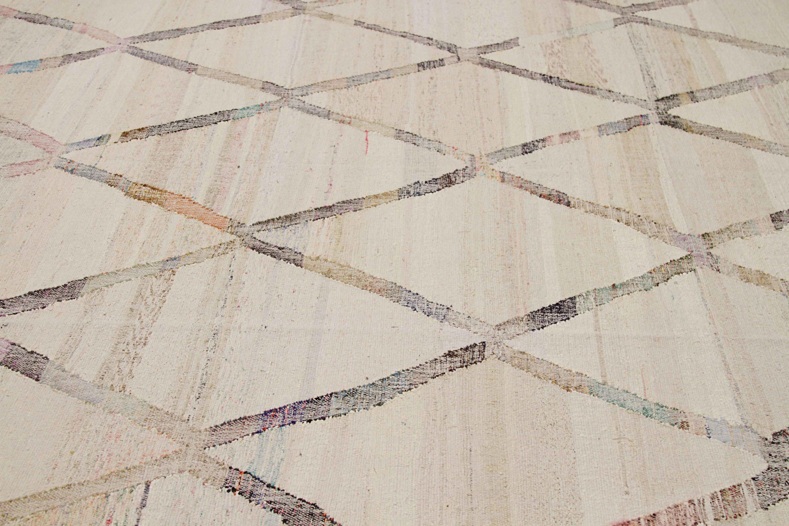 Afghanistan Kilim Area Rugs Circa 1990 - Wool Brown Ivory Design - 90014 In Excellent Condition For Sale In Dallas, TX