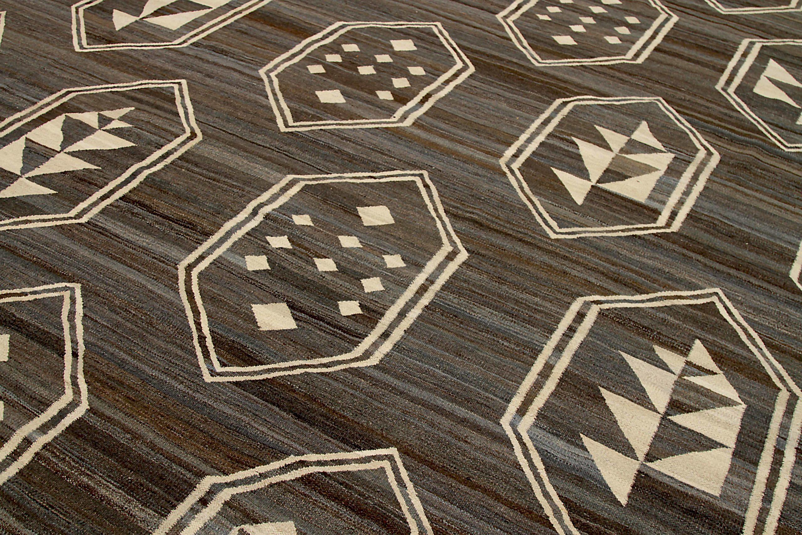 Afghanistan Kilim Area Rugs Circa 1990 - Wool Brown Ivory Design - 92090 In Excellent Condition For Sale In Dallas, TX