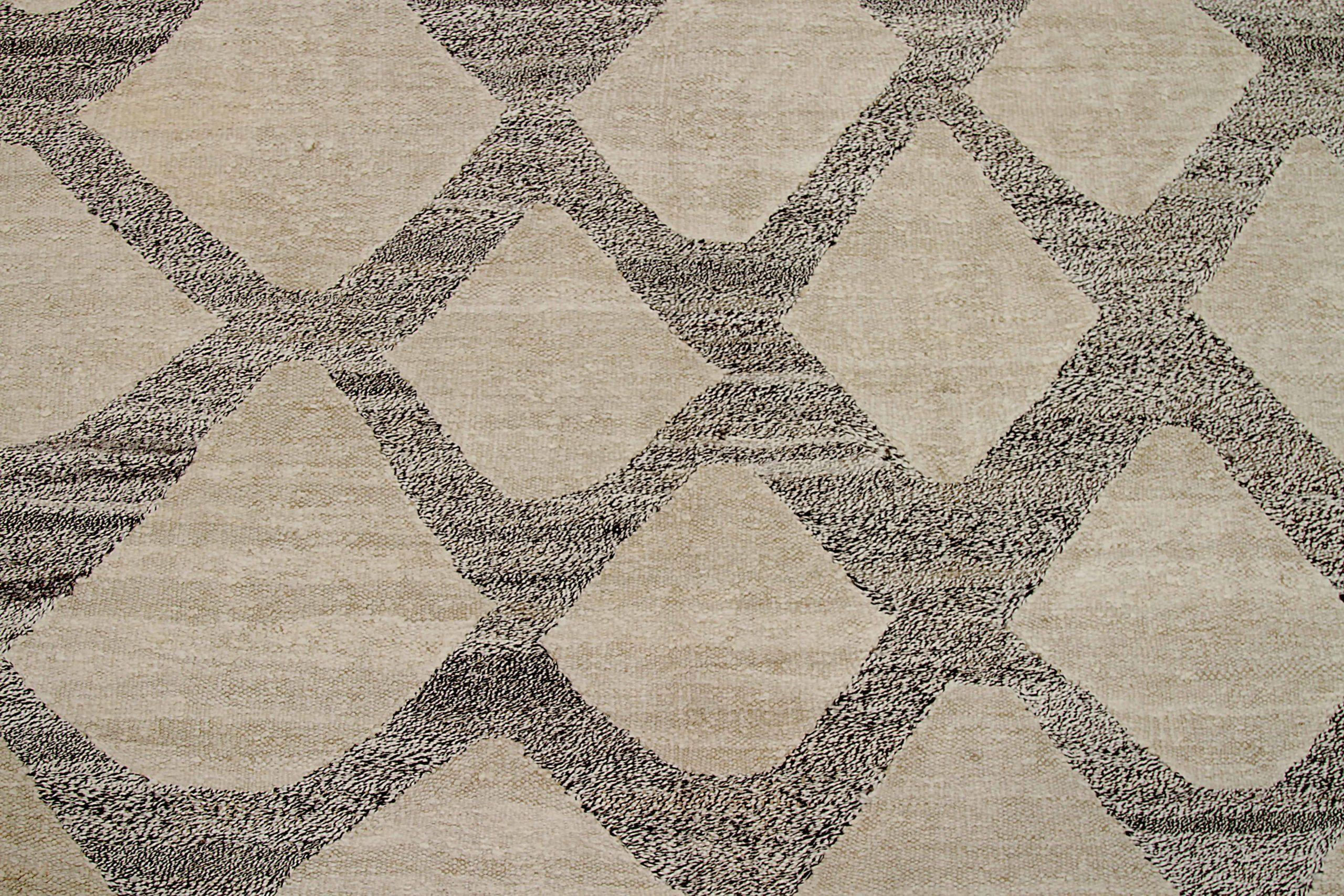 20ième siècle Afghanistan Rugs Kilim Circa 1990 - Laine Brown Ivory Design - 92107 en vente