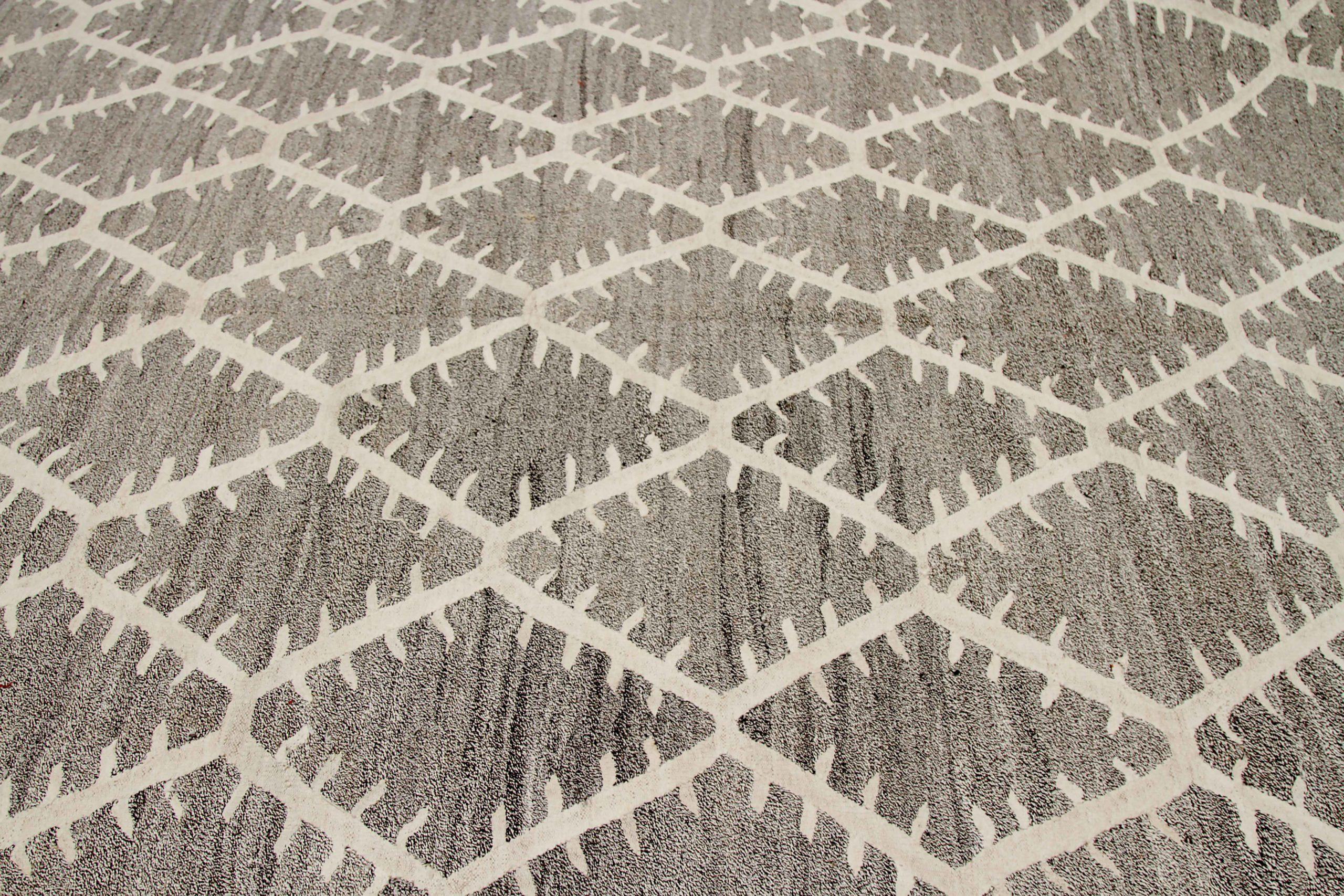 Tribal Afghanistan Rugs Kilim Circa 1990 - Laine Brown Ivory Design - 92110 en vente