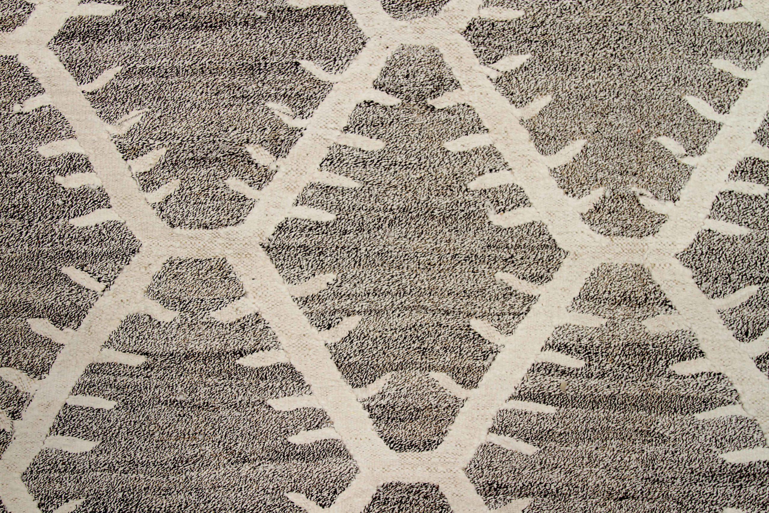 20ième siècle Afghanistan Rugs Kilim Circa 1990 - Laine Brown Ivory Design - 92110 en vente