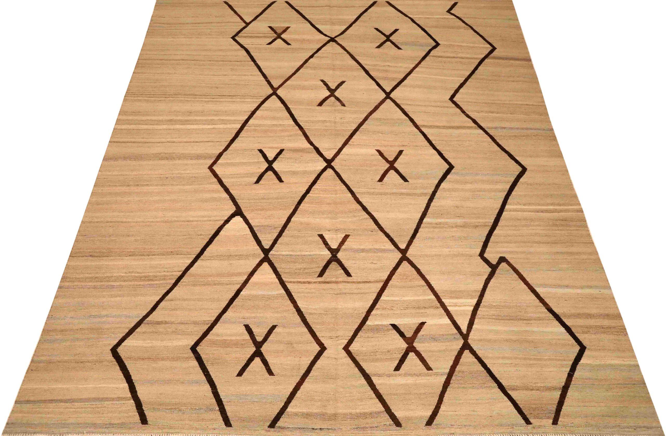 Scopri l'eleganza dei Rug & Kilim dell'Afghanistan con i tappeti CIRCA del 1990. Progettato in lana e marrone-avorio, questo design esclusivo è perfetto per valorizzare il tuo spazio.