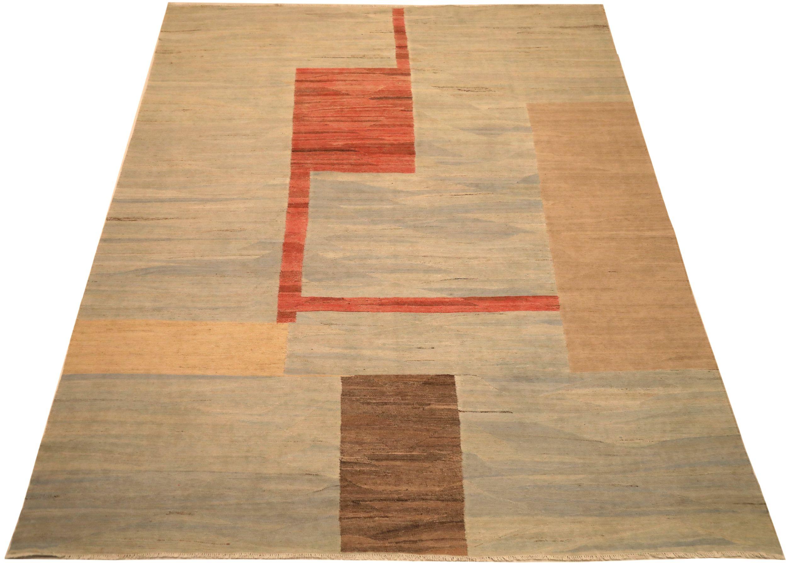 Scopri l'eleganza dei Rug & Kilim dell'Afghanistan con i tappeti CIRCA del 1990. Progettato con lana e marrone-avorio-rosso-giallo, questo design esclusivo è perfetto per valorizzare il tuo spazio.
