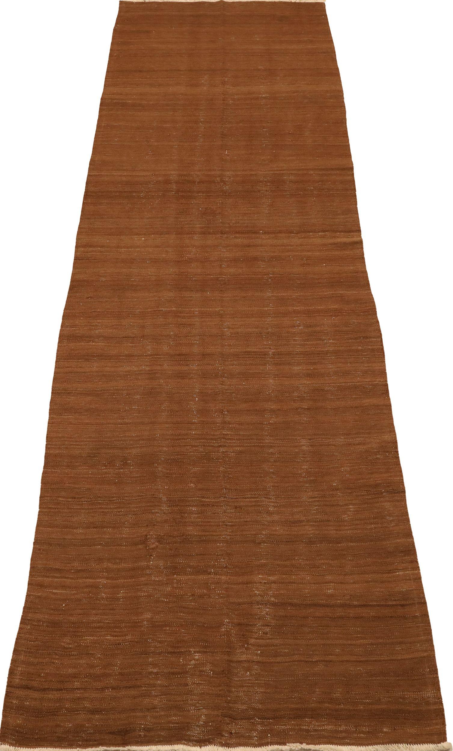 Entdecken Sie die Eleganz eines afghanischen Kilims mit einem Läufer aus der Zeit um 1990. Dieses exklusive Design aus Wolle und Orange ist perfekt, um Ihren Raum zu verschönern.