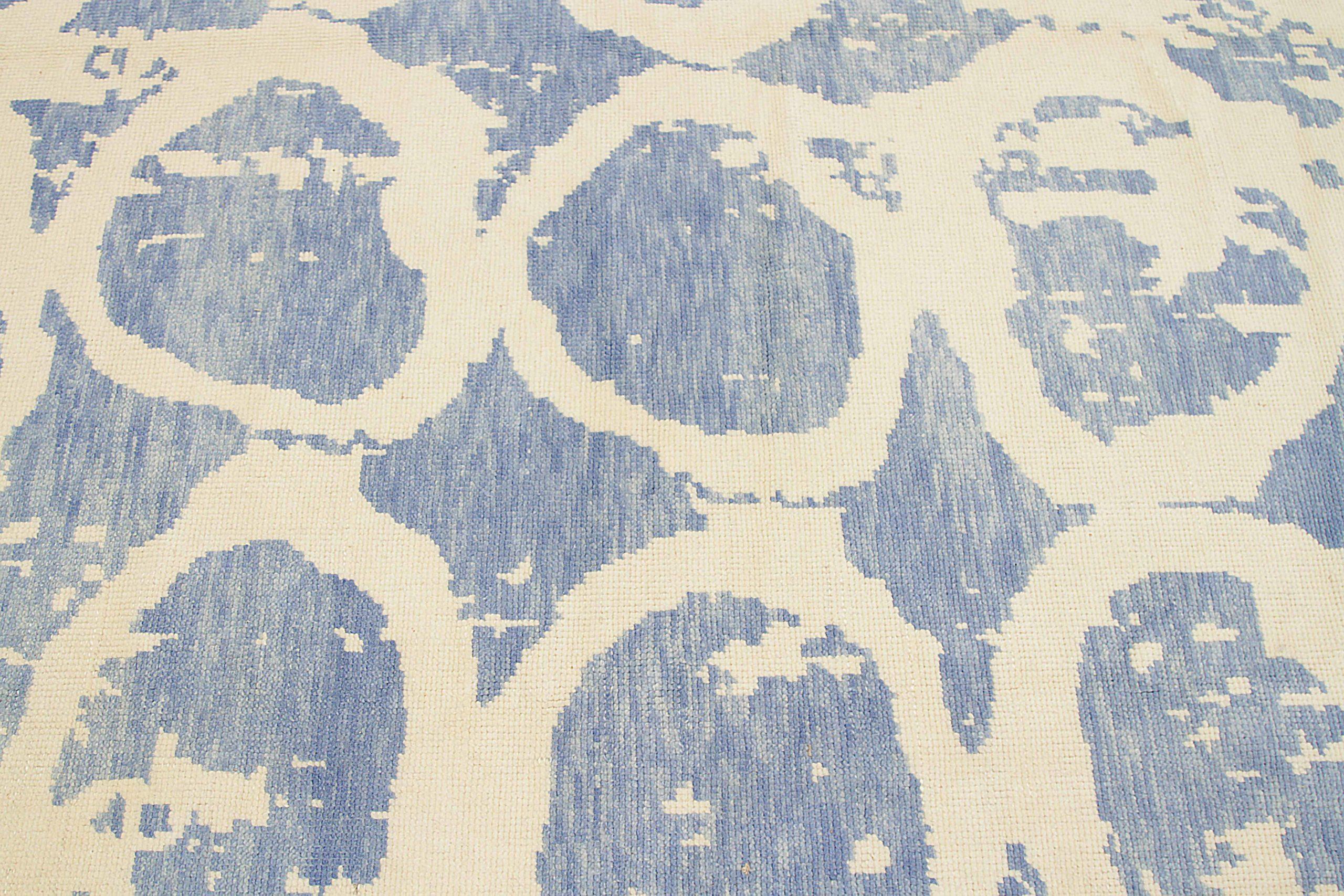 Tribal Tapis modernes d'Afghanistan datant d'environ 1990, motif bleu ivoire en laine - 92497 en vente