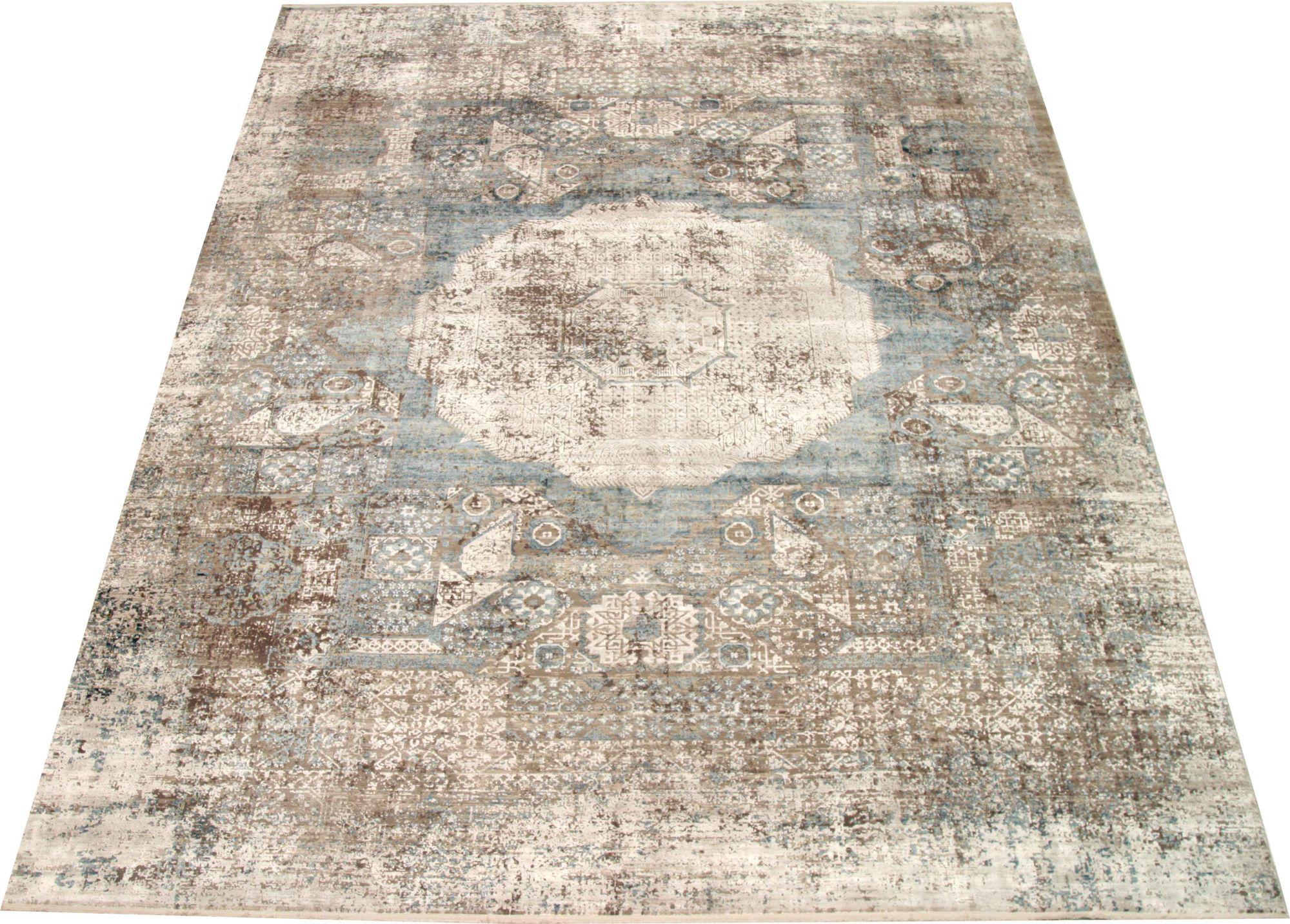 Scopri l'eleganza dell'Afghanistan Moderno con i tappeti per l'area CIRCA del 1990. Progettato con lana e marrone-grigio-avorio, questo design esclusivo è perfetto per valorizzare il tuo spazio.