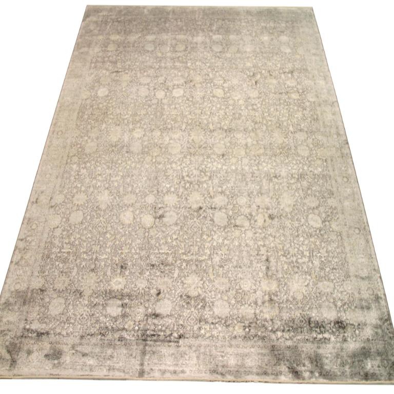 Scopri l'eleganza dell'Afghanistan Moderno con i tappeti per l'area CIRCA del 1990. Progettato con lana e marrone-avorio-tortora, questo design esclusivo è perfetto per valorizzare il tuo spazio.