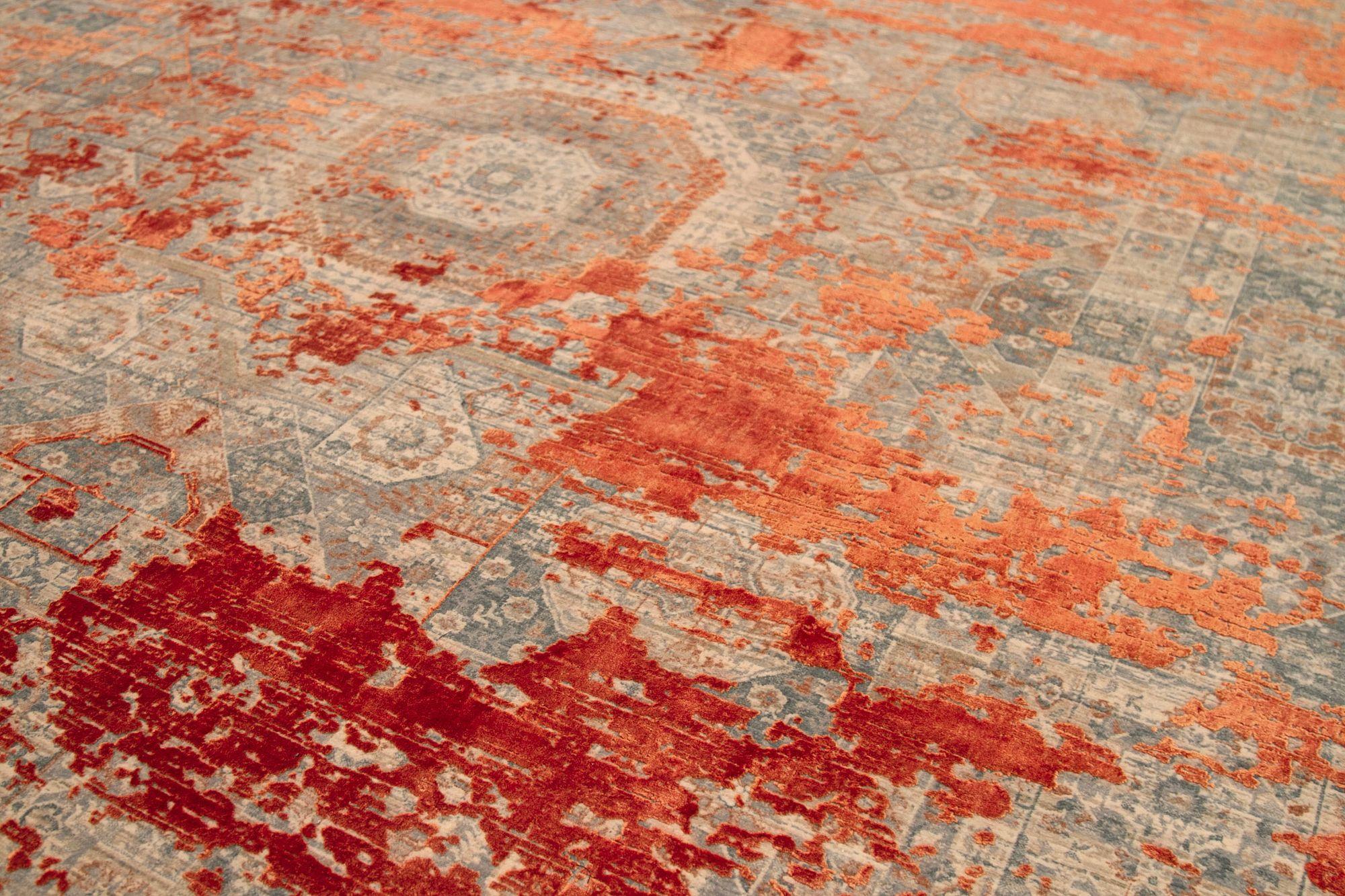 Descubre la elegancia de Afganistán Moderno con las alfombras Circa 1990. Diseñado con lana y gris-marfil-rojo, este diseño exclusivo es perfecto para realzar tu espacio.