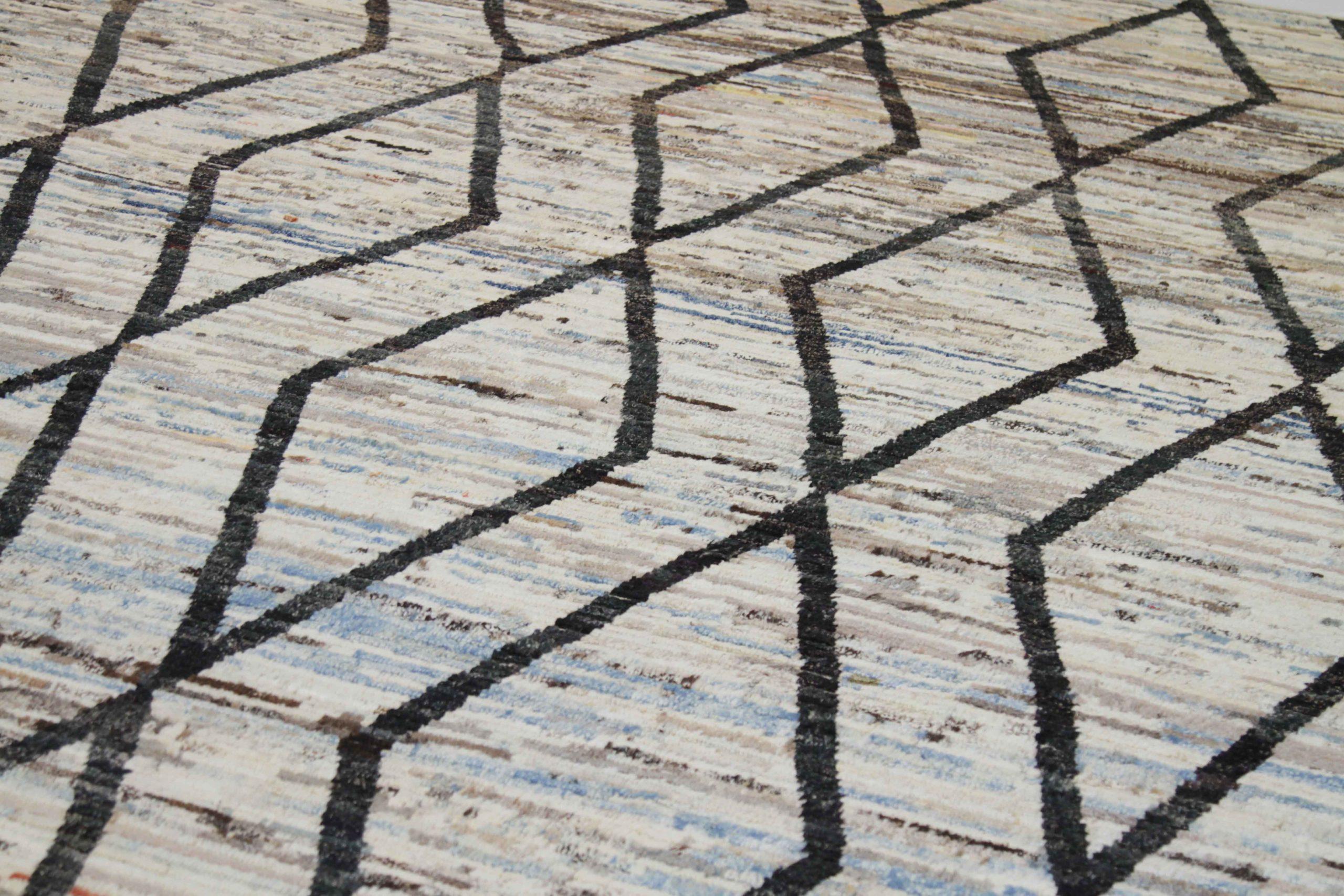 Afganistán Alfombras Marroquíes Circa 1990 - Lana Negro Azul Marfil Diseño - 89849 en Excelente estado para la venta en Dallas, TX
