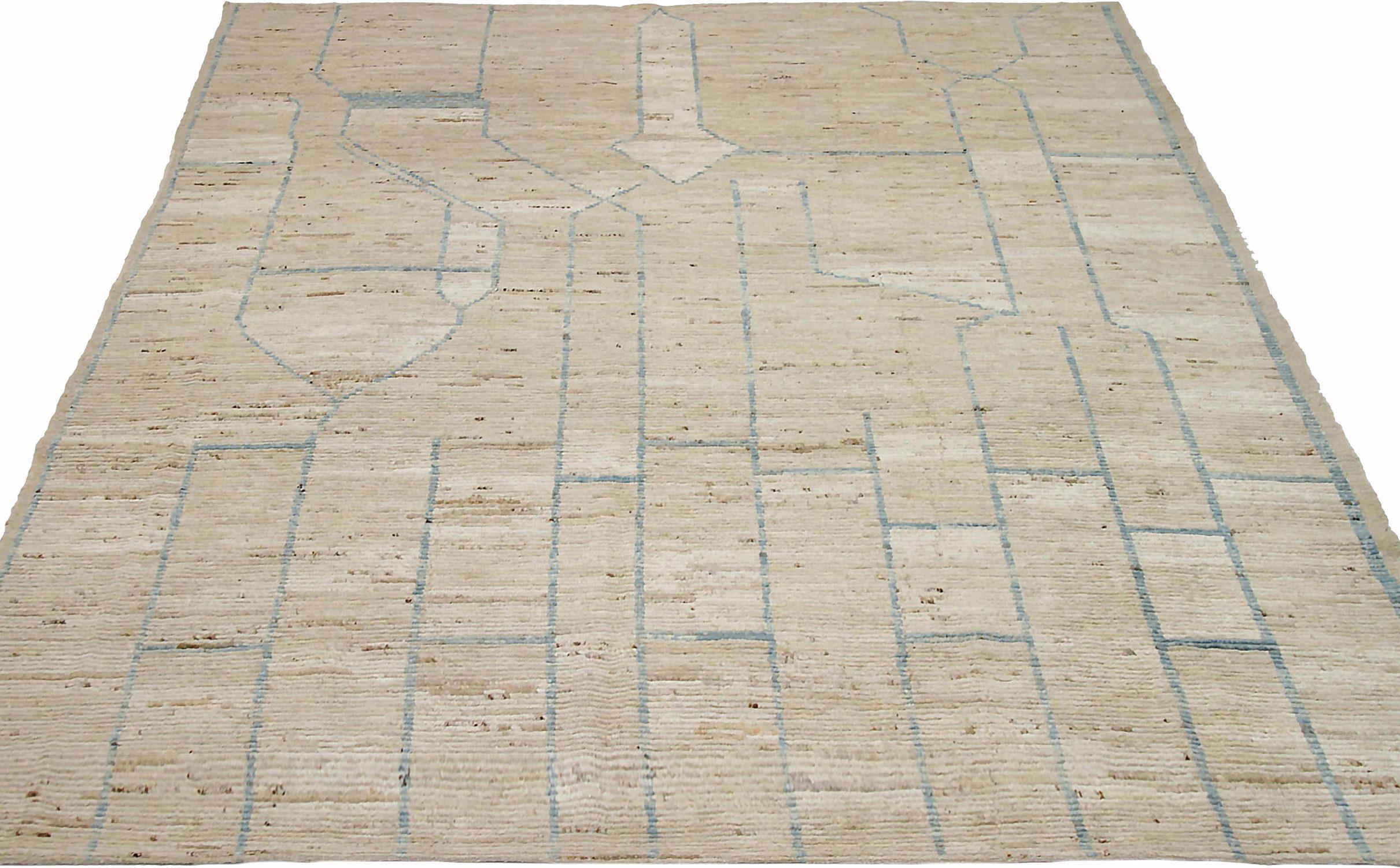 Entdecken Sie die Eleganz der marokkanischen Teppiche aus Afghanistan, die um 1990 entstanden sind. Dieses exklusive Design aus Wolle und Blau-Elfenbein eignet sich perfekt, um Ihren Raum zu verschönern.