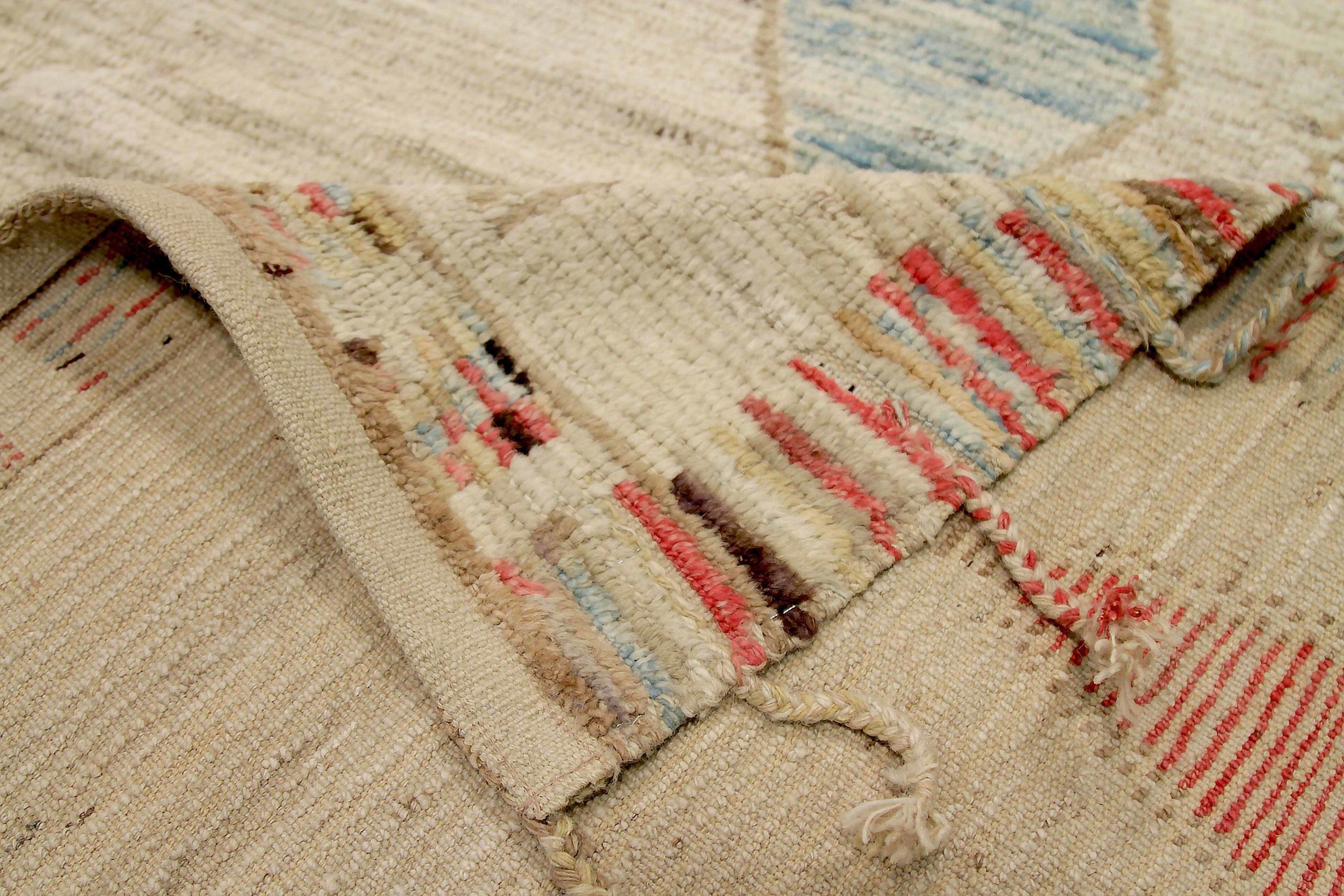 Afganistán Alfombras Marroquíes Circa 1990 - Lana Azul Marfil Diseño Rosa - 92247 en Excelente estado para la venta en Dallas, TX