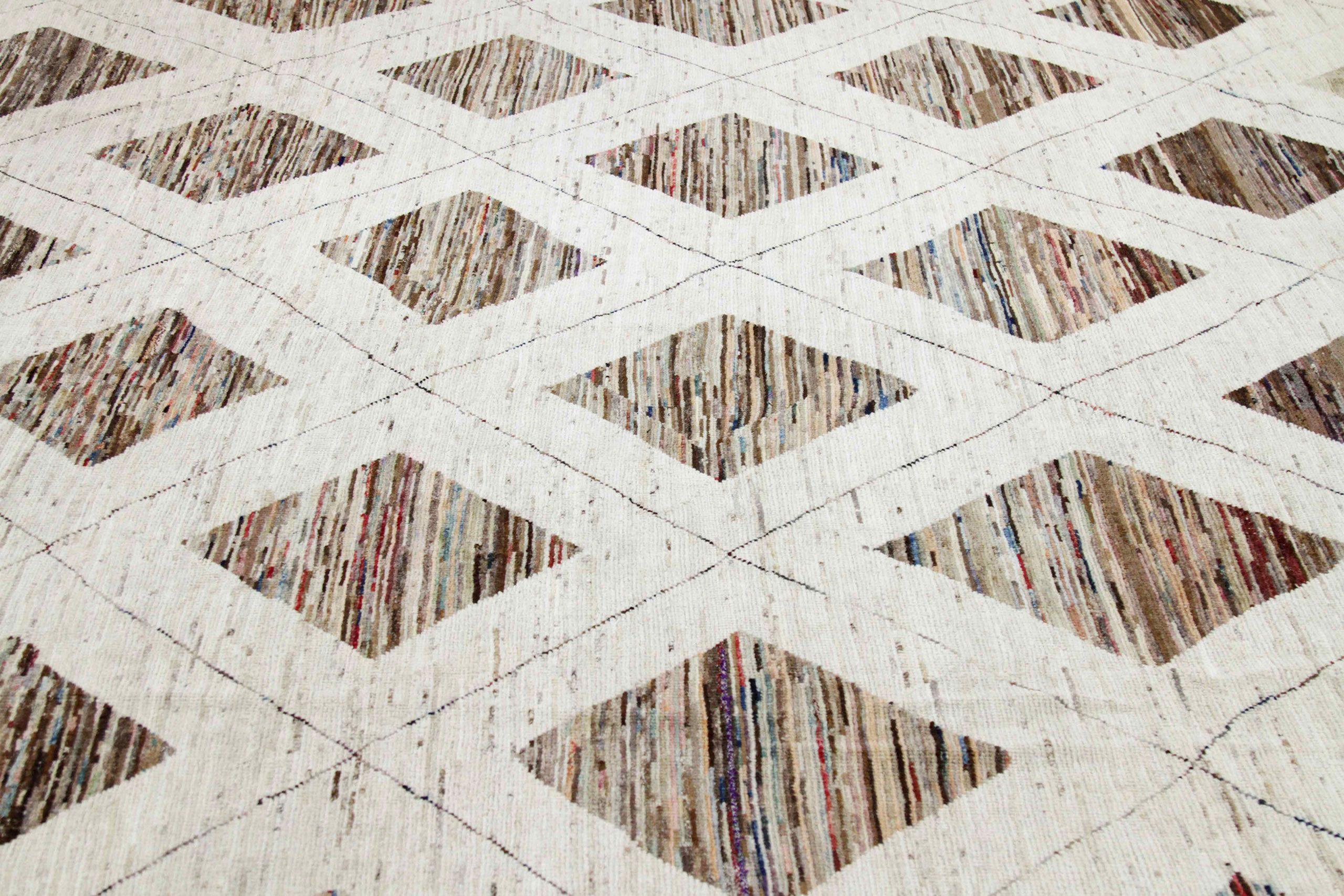 Afghanistan Tapis de zone marocain Circa 1990 - Laine Brown Ivory Design - 89907 Excellent état - En vente à Dallas, TX