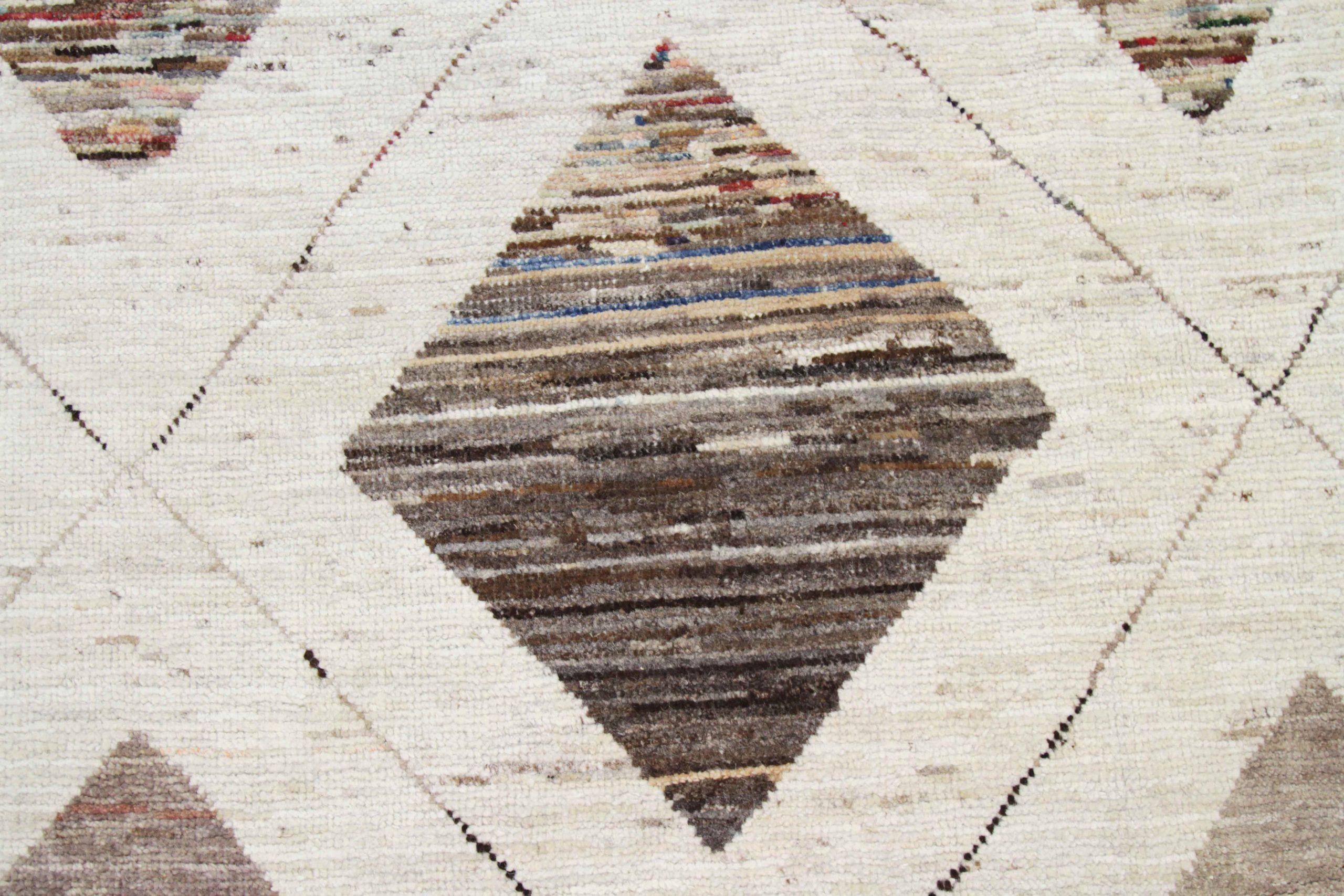 Afghanistan Tapis de zone marocain Circa 1990 - Laine Brown Ivory Design - 89907 en vente 1