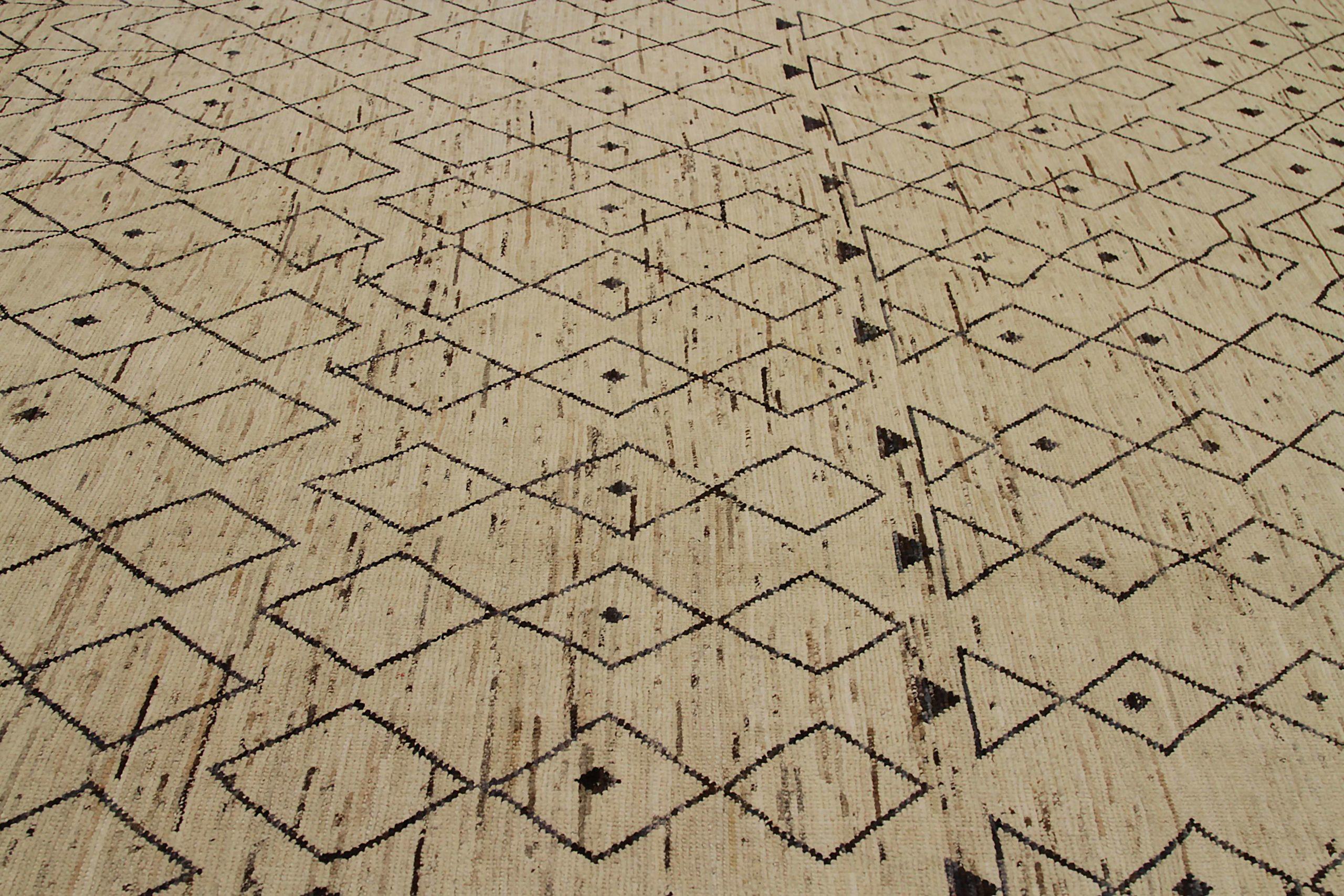 Afghanistan Moroccan Area Rugs Circa 1990 - Wool Brown Ivory Design - 90563 In Excellent Condition For Sale In Dallas, TX