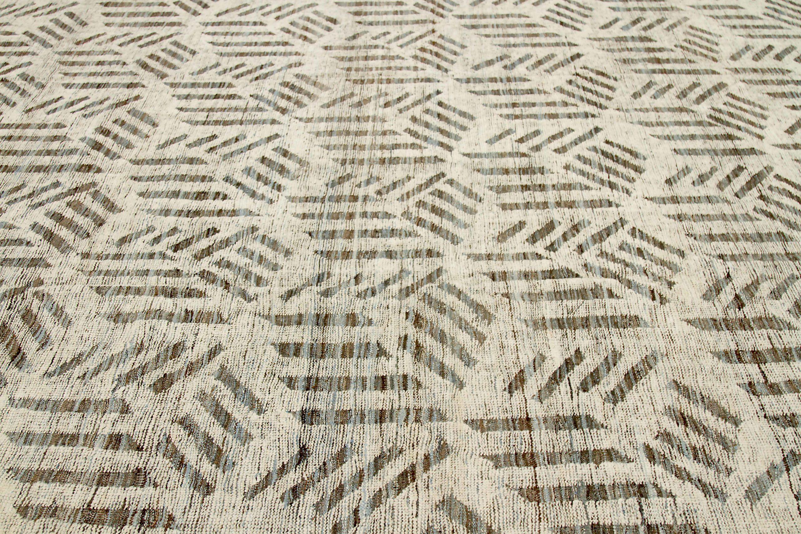 Tribal Afghanistan Tapis de zone marocain Circa 1990 - Laine Brown Ivory Design - 92187 en vente