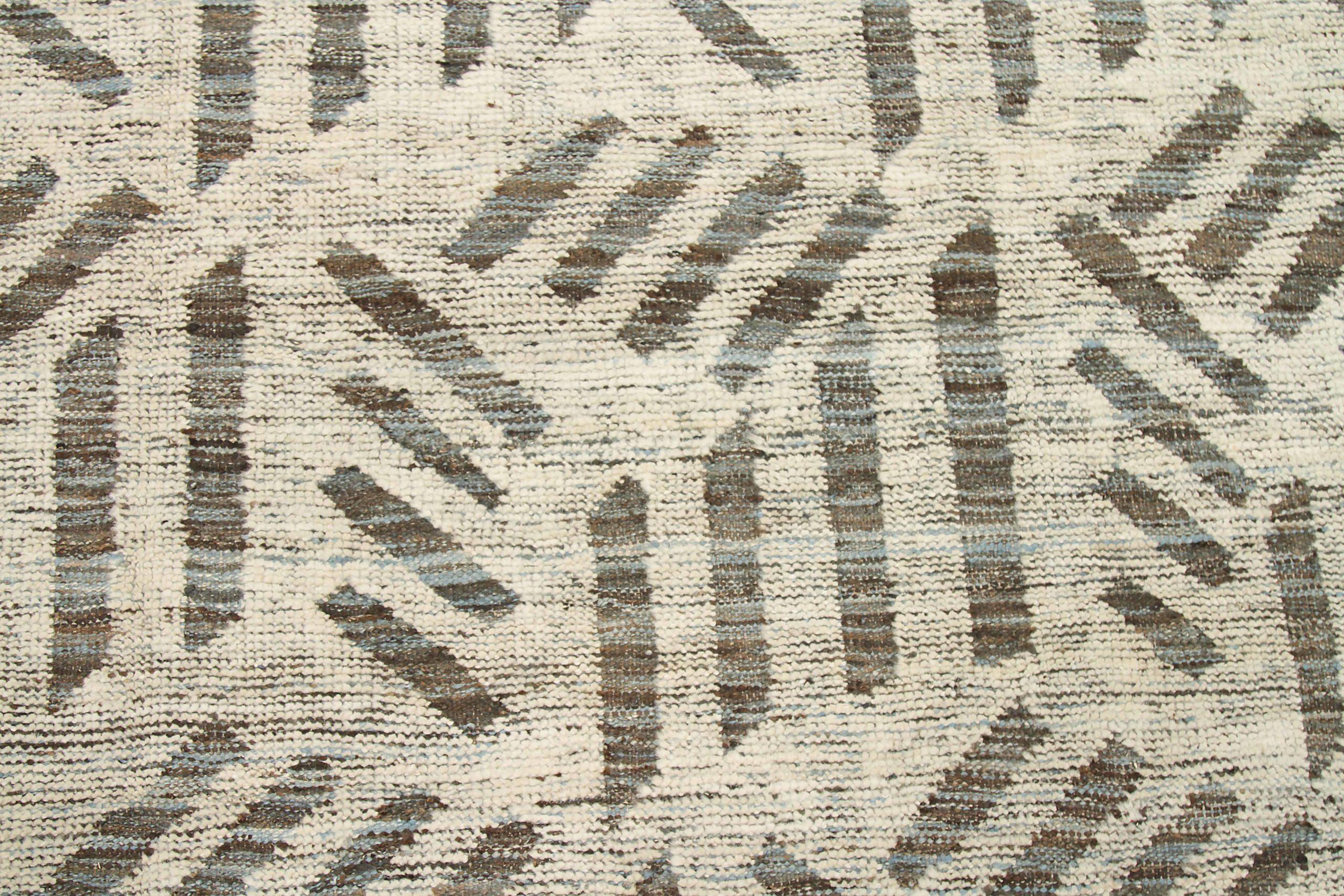 20ième siècle Afghanistan Tapis de zone marocain Circa 1990 - Laine Brown Ivory Design - 92187 en vente