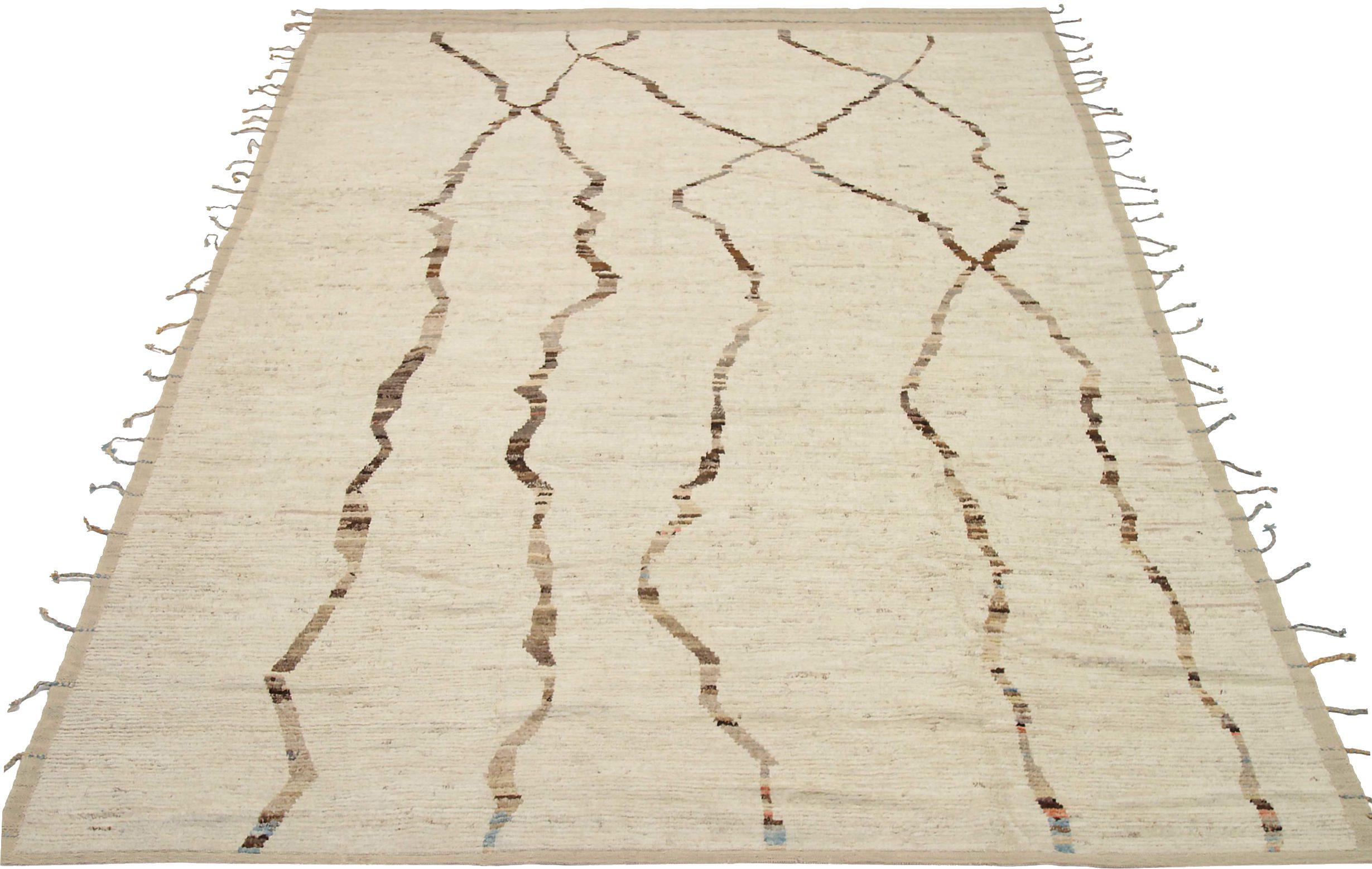 Entdecken Sie die Eleganz der marokkanischen Teppiche aus Afghanistan, die um 1990 entstanden sind. Dieses exklusive Design aus Wolle und Braun-Elfenbein ist perfekt, um Ihren Raum zu verschönern.
