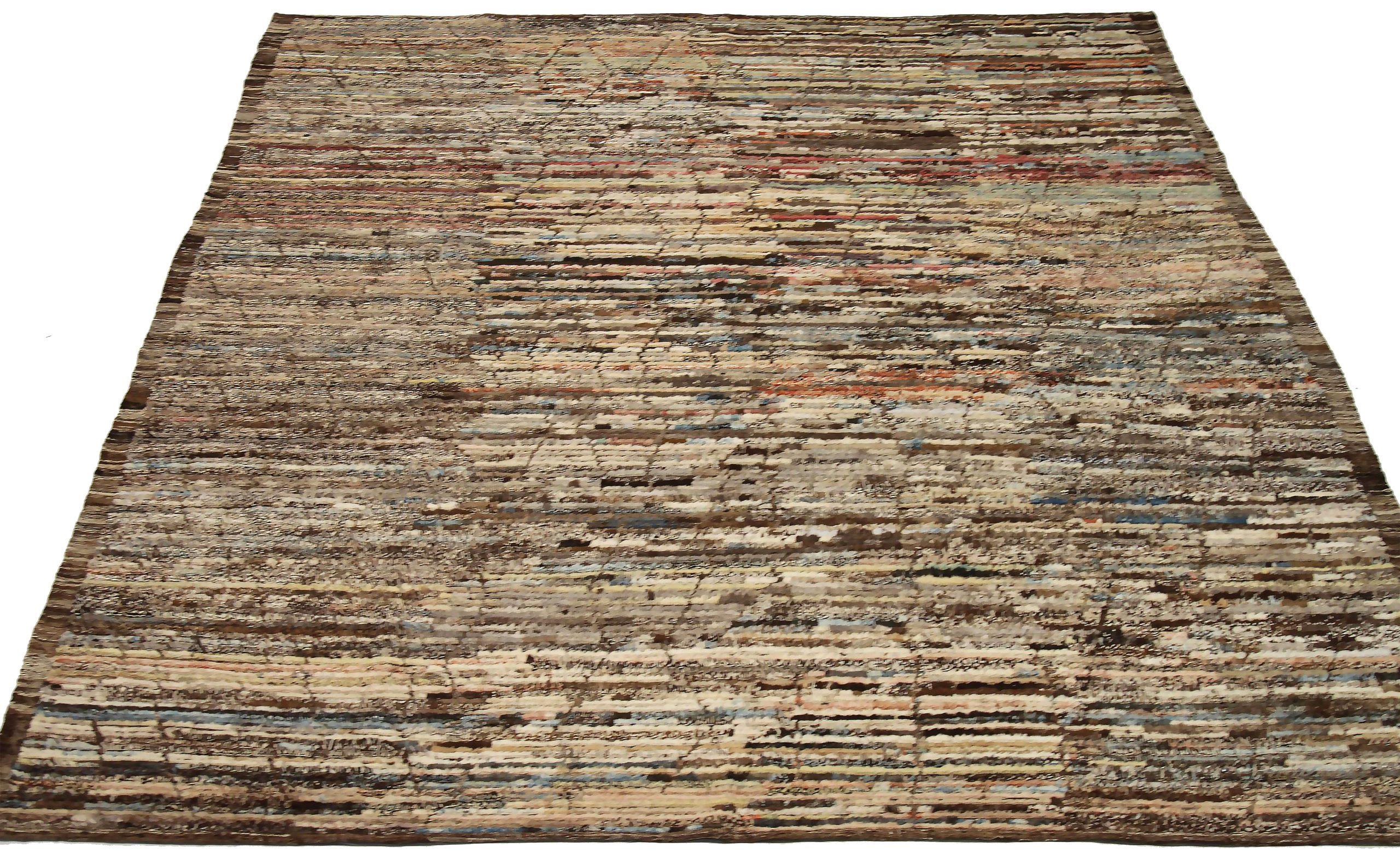 Entdecken Sie die Eleganz der marokkanischen Teppiche aus Afghanistan, die um 1990 entstanden sind. Dieses exklusive Design aus Wolle und Braun-Elfenbein-Rosa ist perfekt, um Ihren Raum zu verschönern.