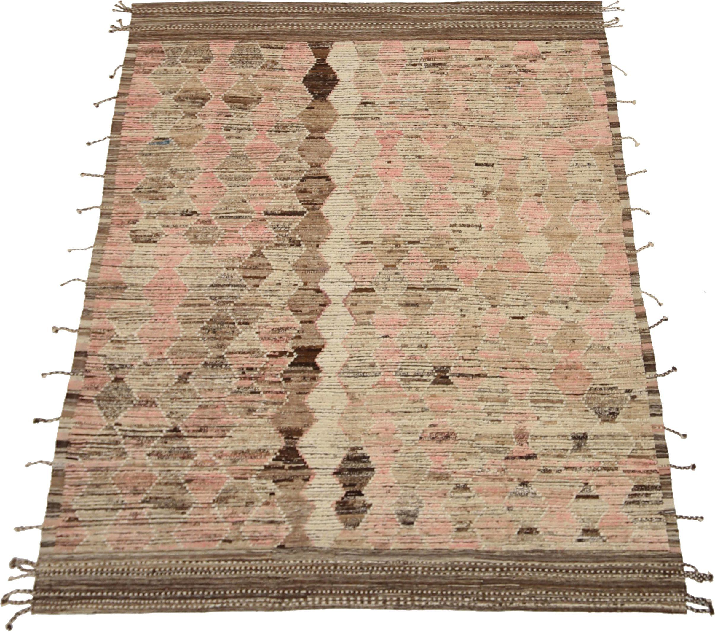 Entdecken Sie die Eleganz der marokkanischen Teppiche aus Afghanistan, die um 1990 entstanden sind. Dieses exklusive Design aus Wolle und Braun-Elfenbein-Rosa ist perfekt, um Ihren Raum zu verschönern.