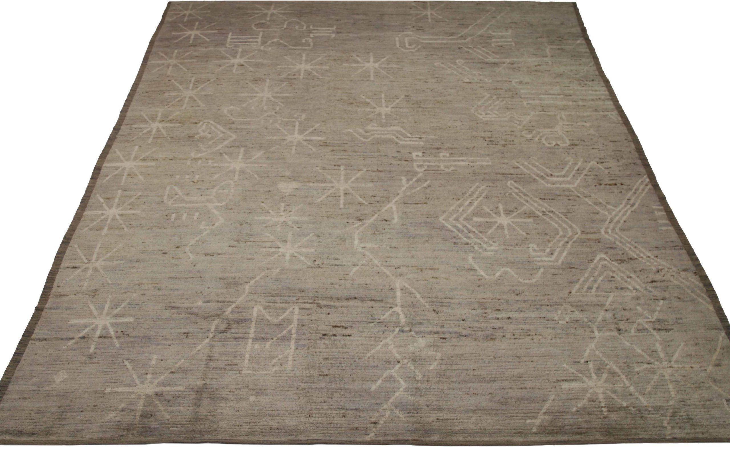 Entdecken Sie die Eleganz der marokkanischen Teppiche aus Afghanistan, die um 1990 entstanden sind. Dieses exklusive Design aus Wolle und Braun-Elfenbein-Taupe ist perfekt, um Ihren Raum zu verschönern.