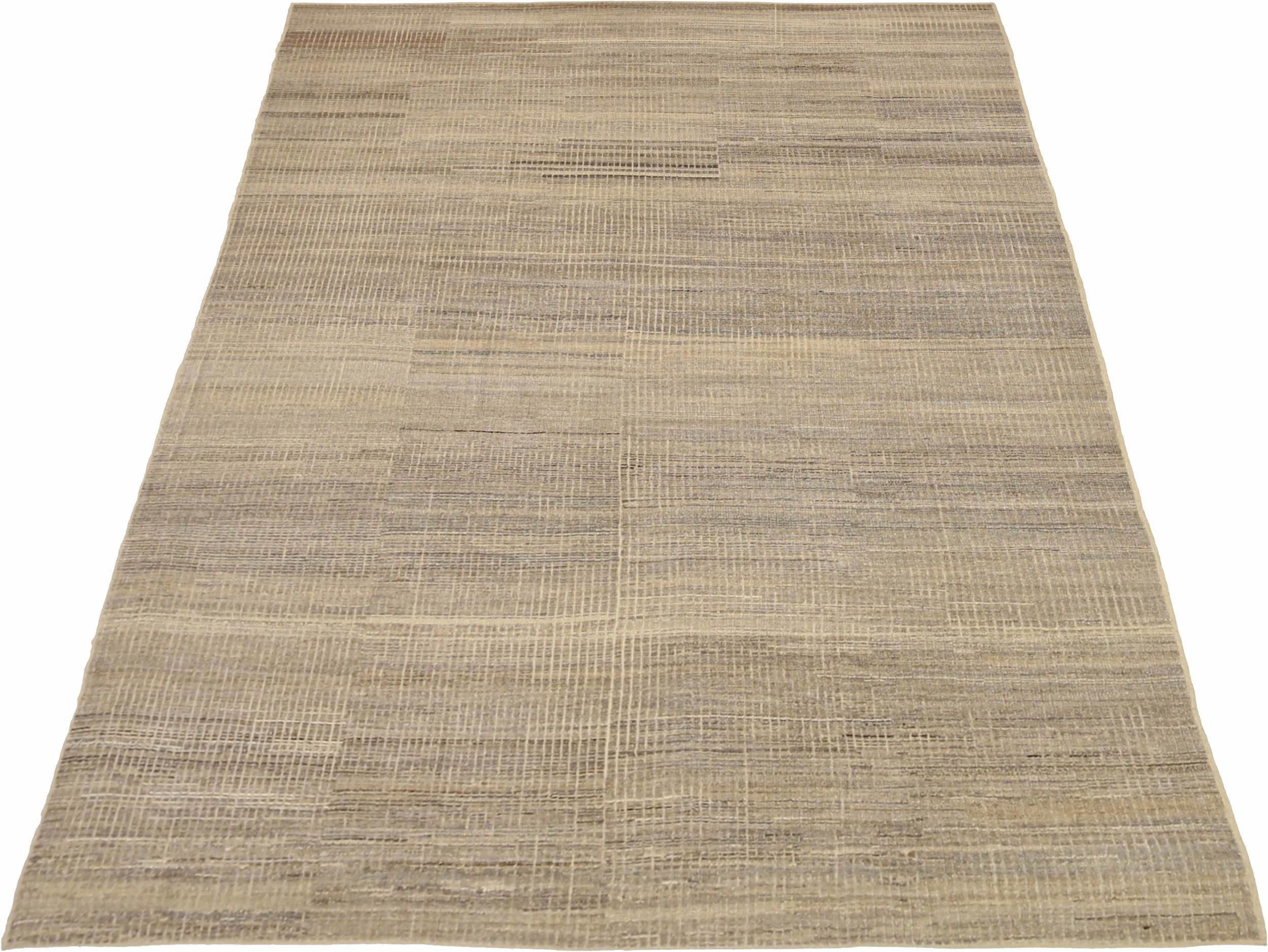 Découvrez l'élégance des tapis d'Afghanistan à motifs marocains de Circa 1990. Conçu avec de la laine et du BrownIvoryTaupe, ce design exclusif est parfait pour mettre en valeur votre espace.