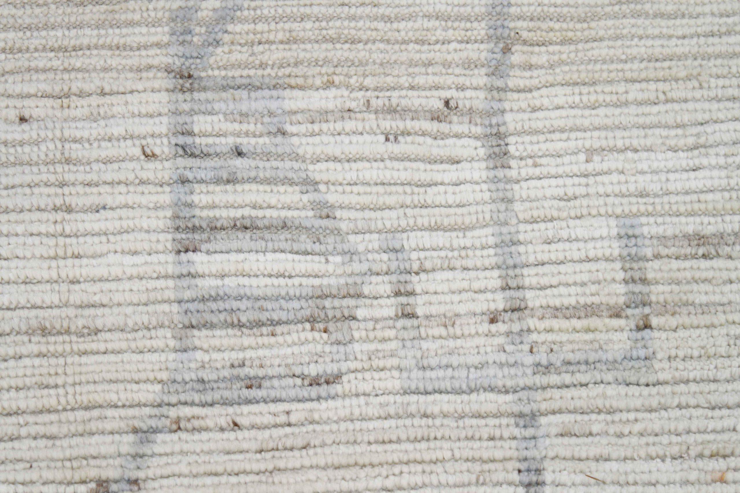 Marokkanische Afghanistan-Teppiche Circa 1990 - Wolle Grau Elfenbein Design - 89816 (20. Jahrhundert) im Angebot