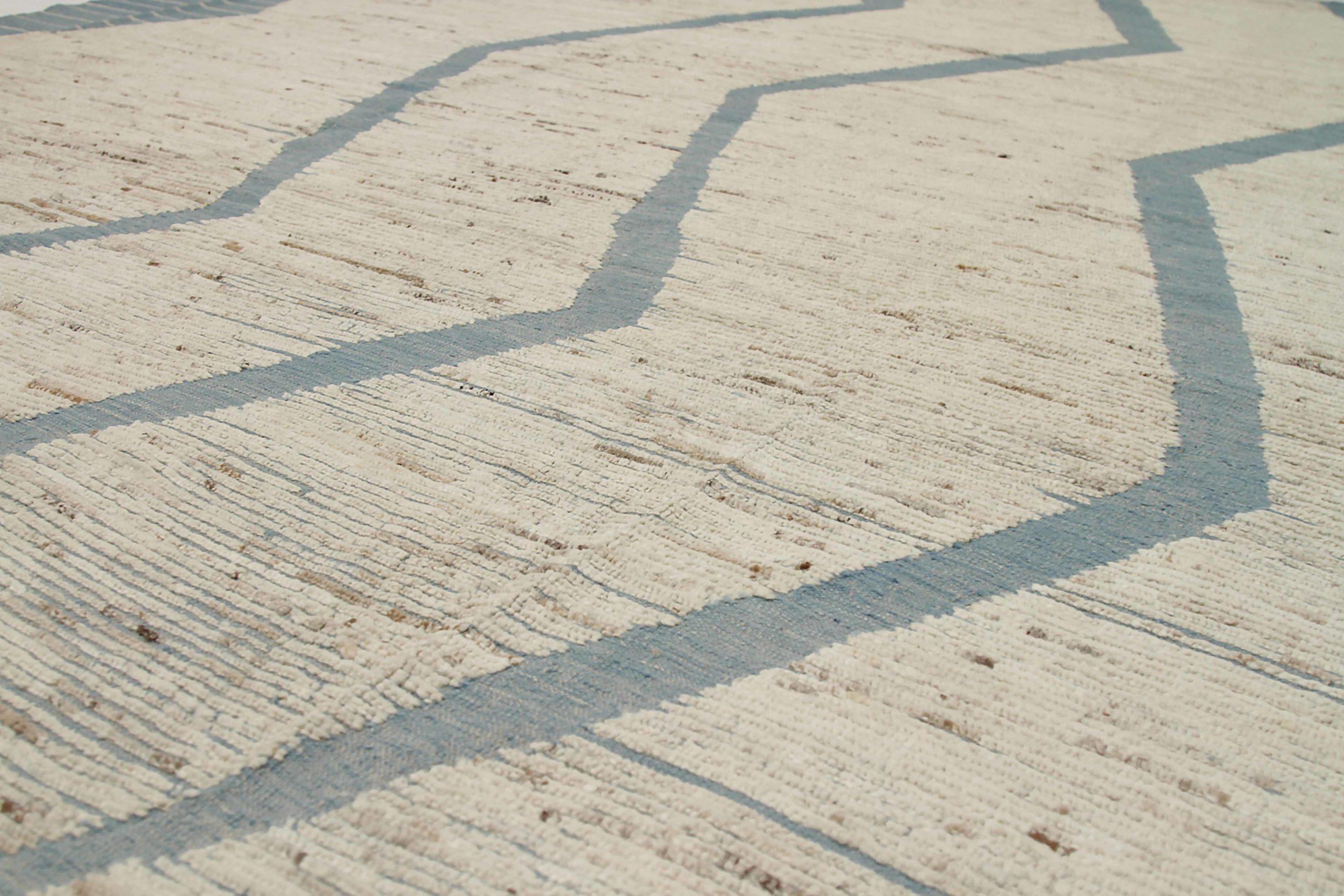 20th Century Afghanistan Moroccan Area Rugs Circa 1990 - Wool Gray Ivory Design - 90516 For Sale