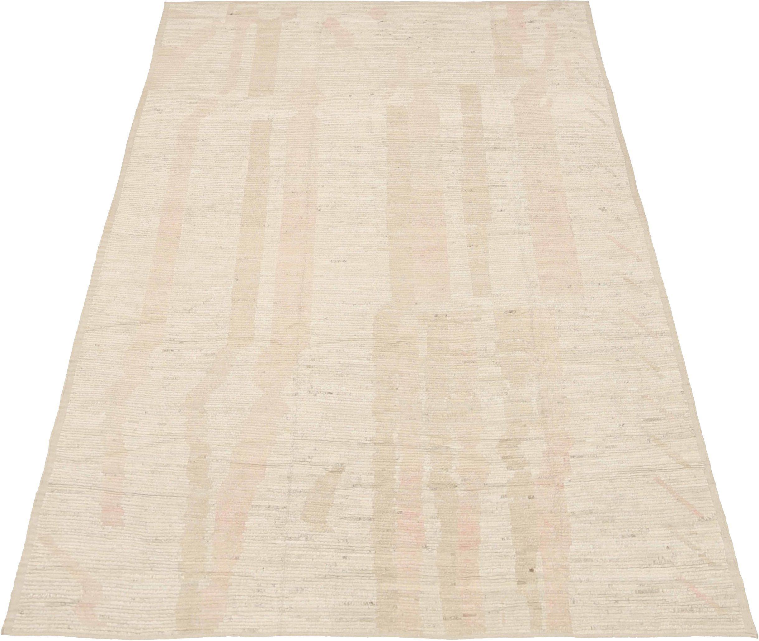 Découvrez l'élégance des tapis d'Afghanistan à motifs marocains de Circa 1990. Conçu avec de la laine et de l'ivoire, ce design exclusif est parfait pour mettre en valeur votre espace.