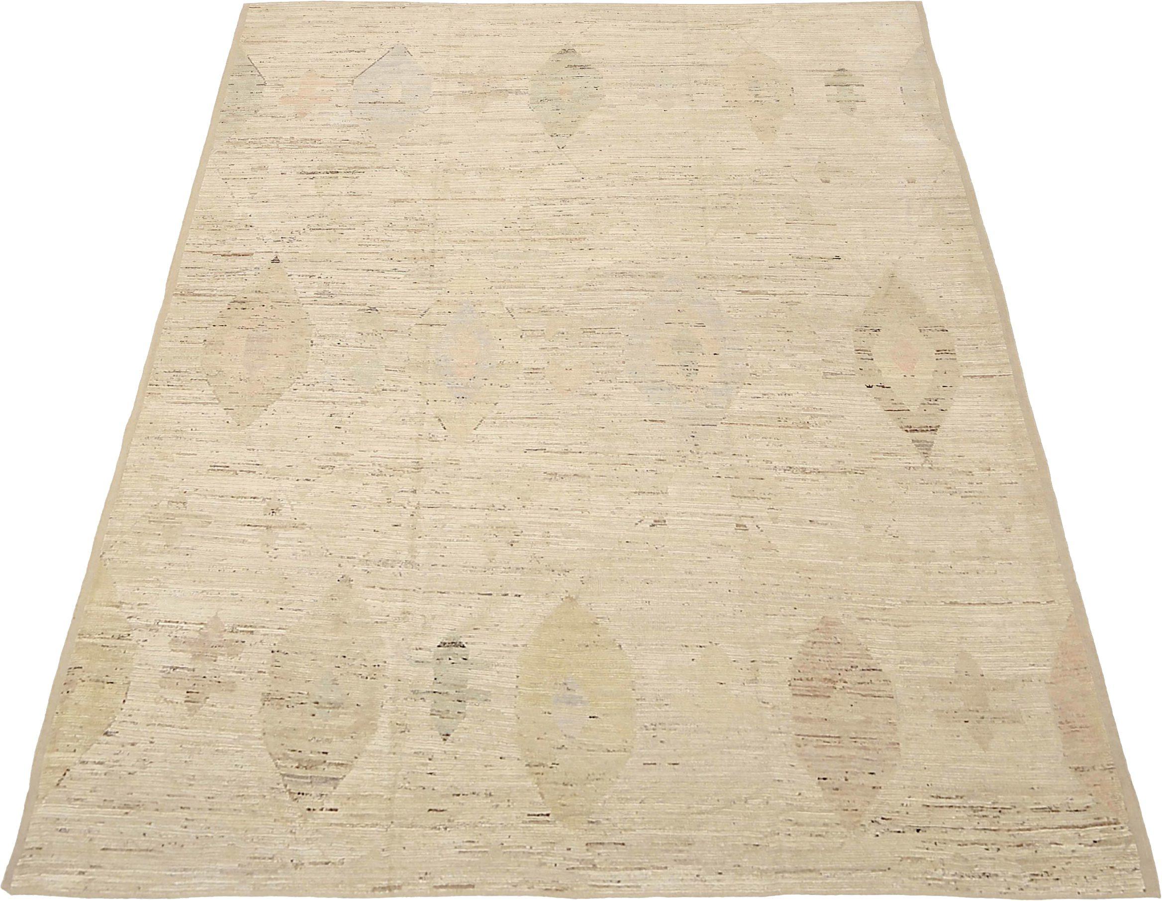 Entdecken Sie die Eleganz der marokkanischen Teppiche aus Afghanistan, die um 1990 entstanden sind. Dieses exklusive Design aus Wolle und IvoryTaupe ist perfekt, um Ihren Raum zu verschönern.