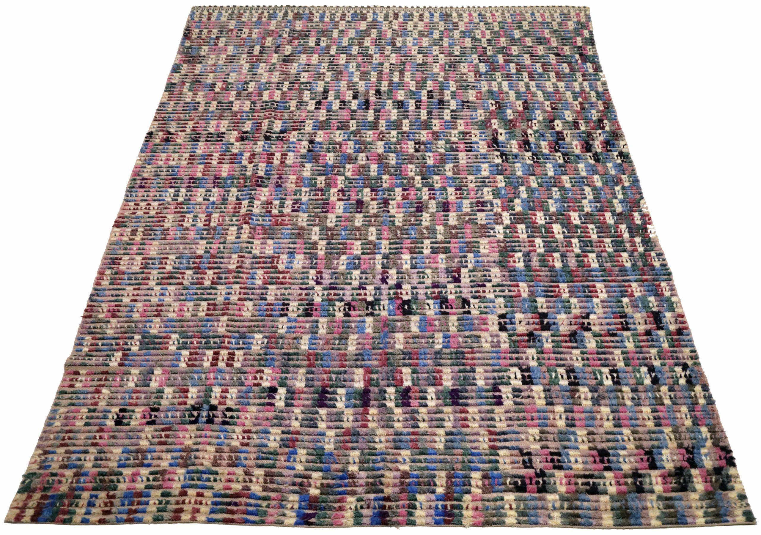 Scopri l'eleganza dell'Afghanistan marocchino con i tappeti CIRCA del 1990. Progettato con lana e blu-marrone-avorio-rosa, questo design esclusivo è perfetto per valorizzare il tuo spazio.