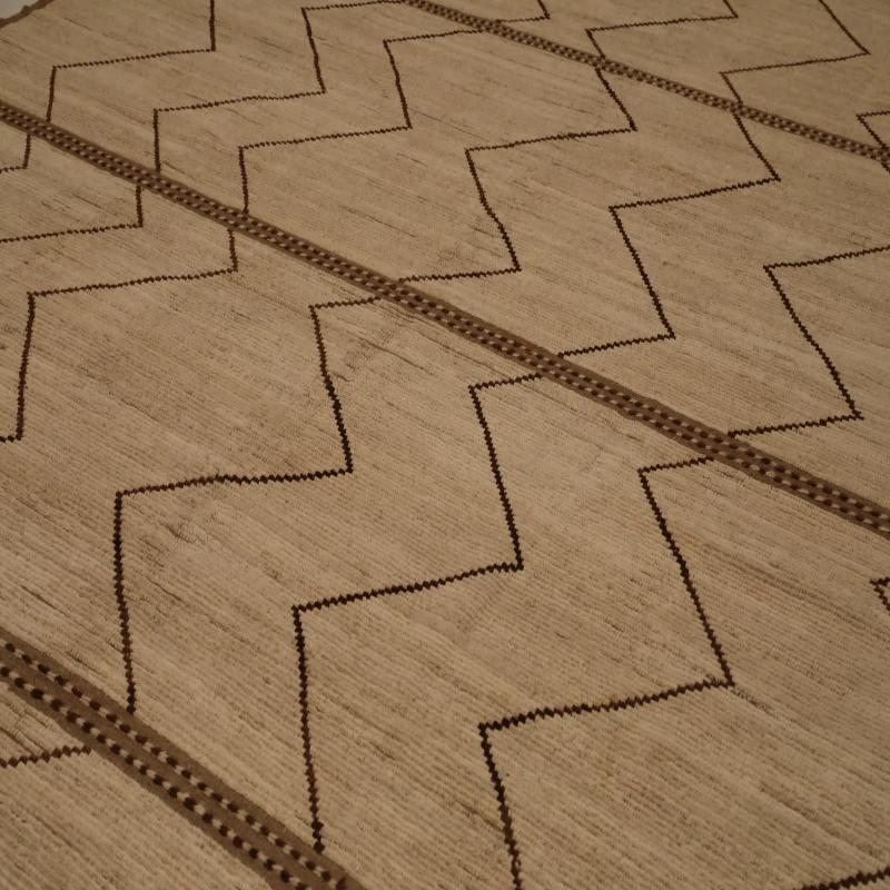 Noué à la main Afghanistan Tapis de sol marocain - Laine Brown Design/One - 98443 en vente